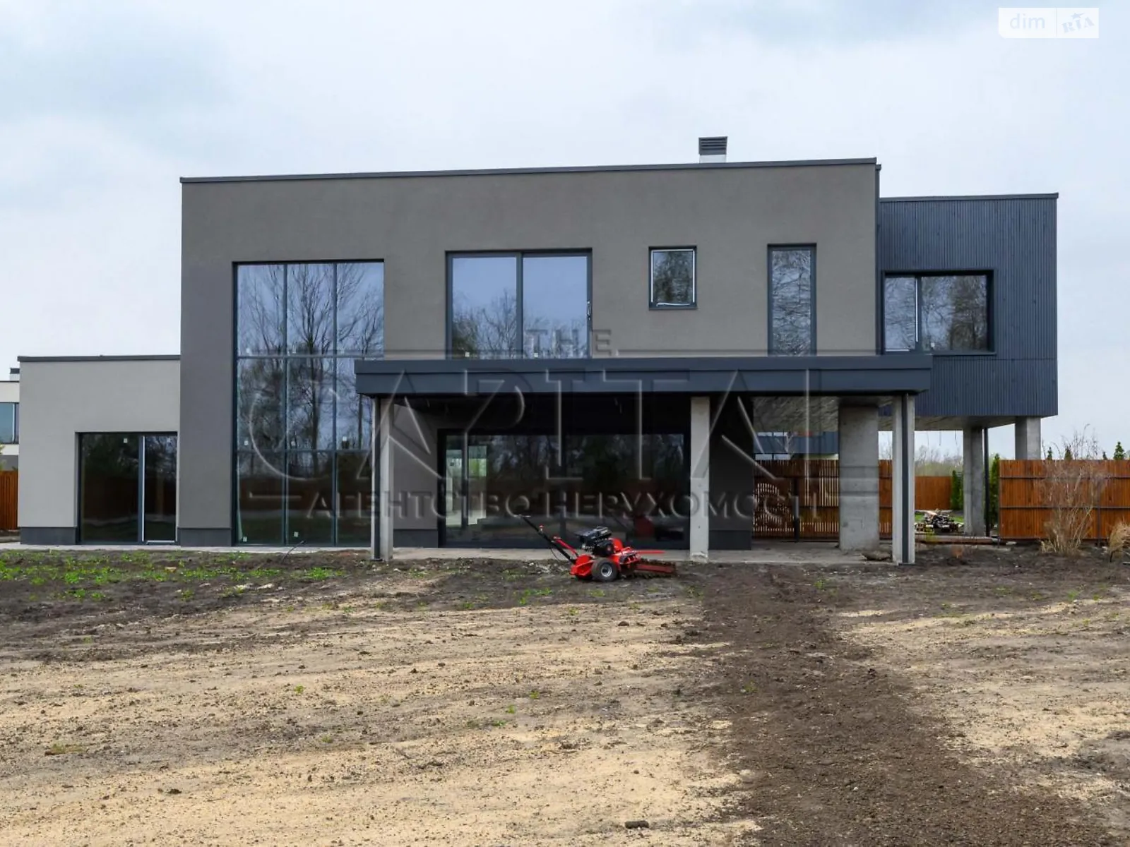 Продается дом на 2 этажа 239 кв. м с балконом, цена: 370450 $ - фото 1