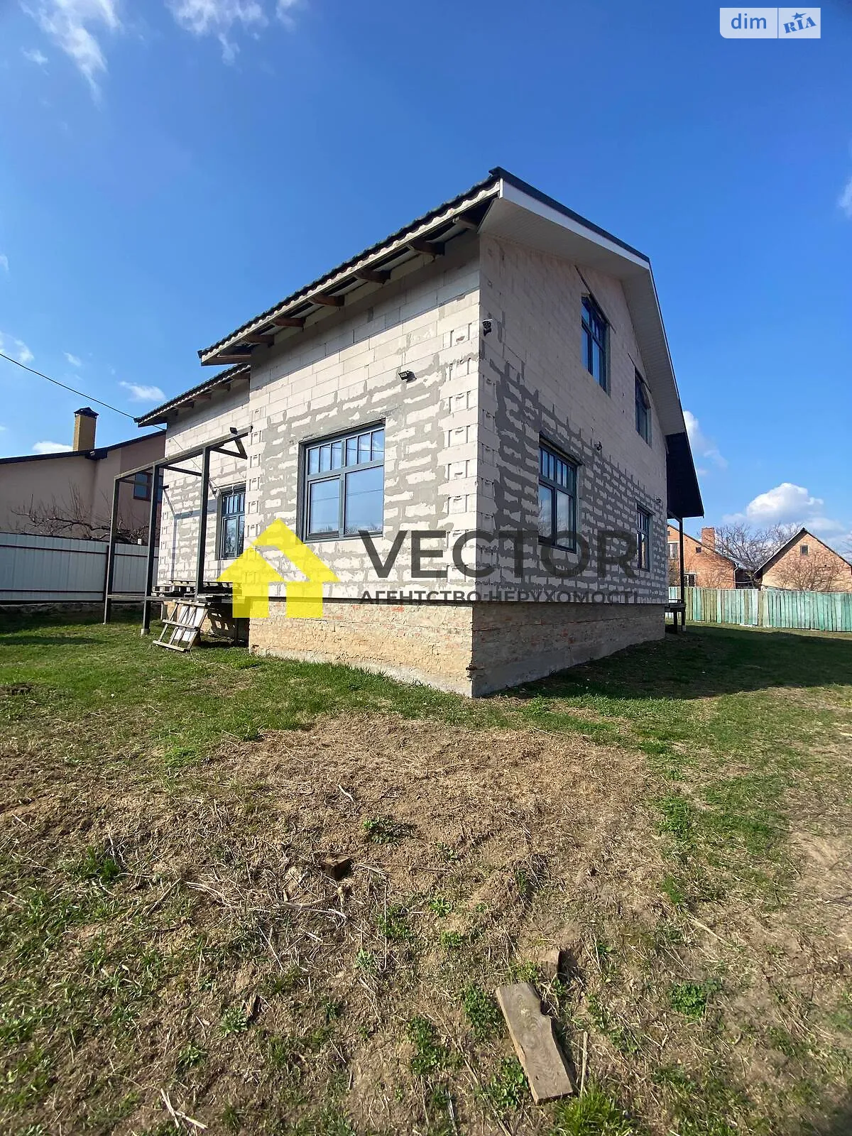 Продается дом на 2 этажа 180 кв. м с участком, цена: 85000 $ - фото 1