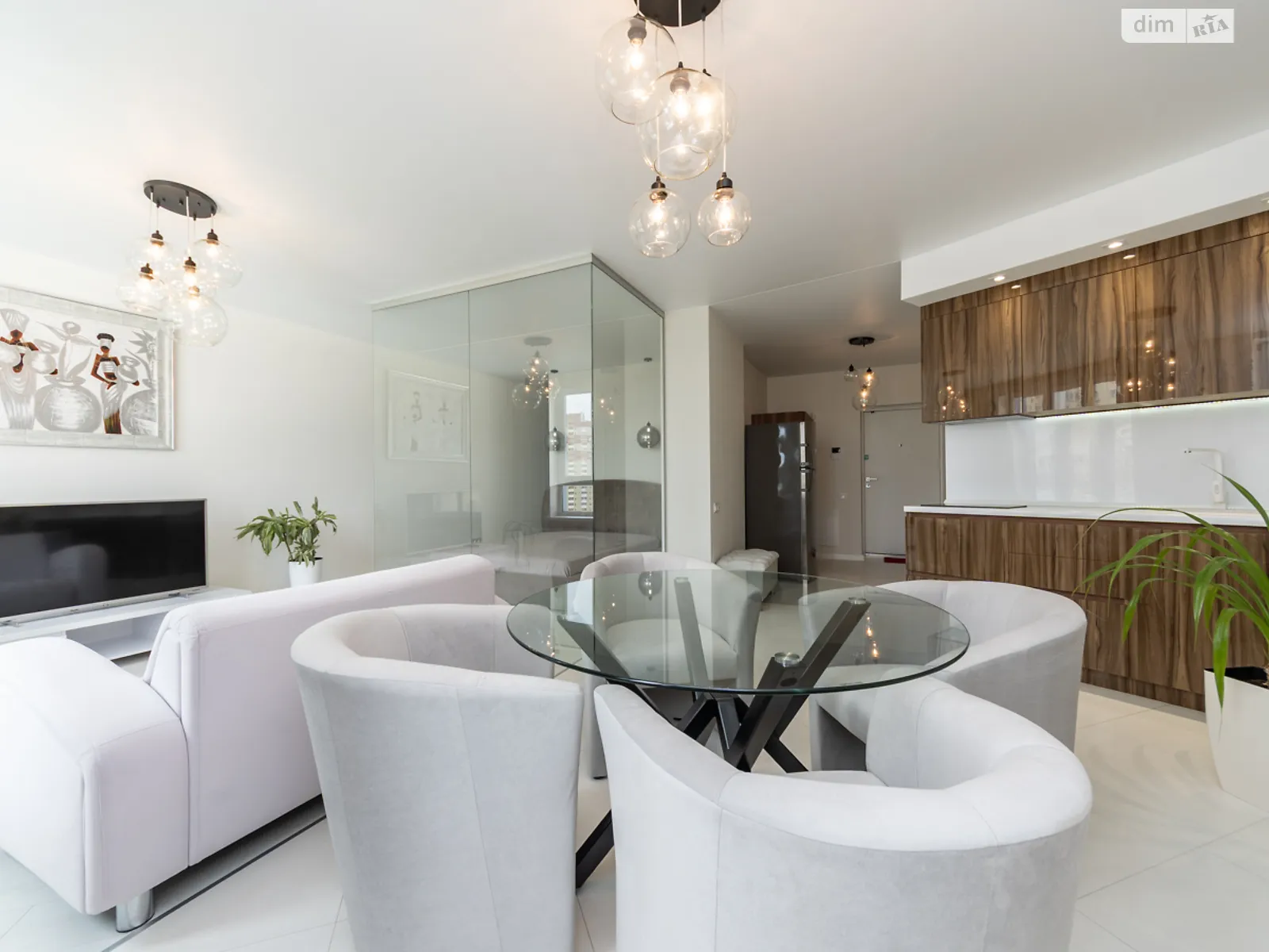 Сдается в аренду 1-комнатная квартира 60 кв. м в Киеве, просп. Академика Глушкова, 9В - фото 1