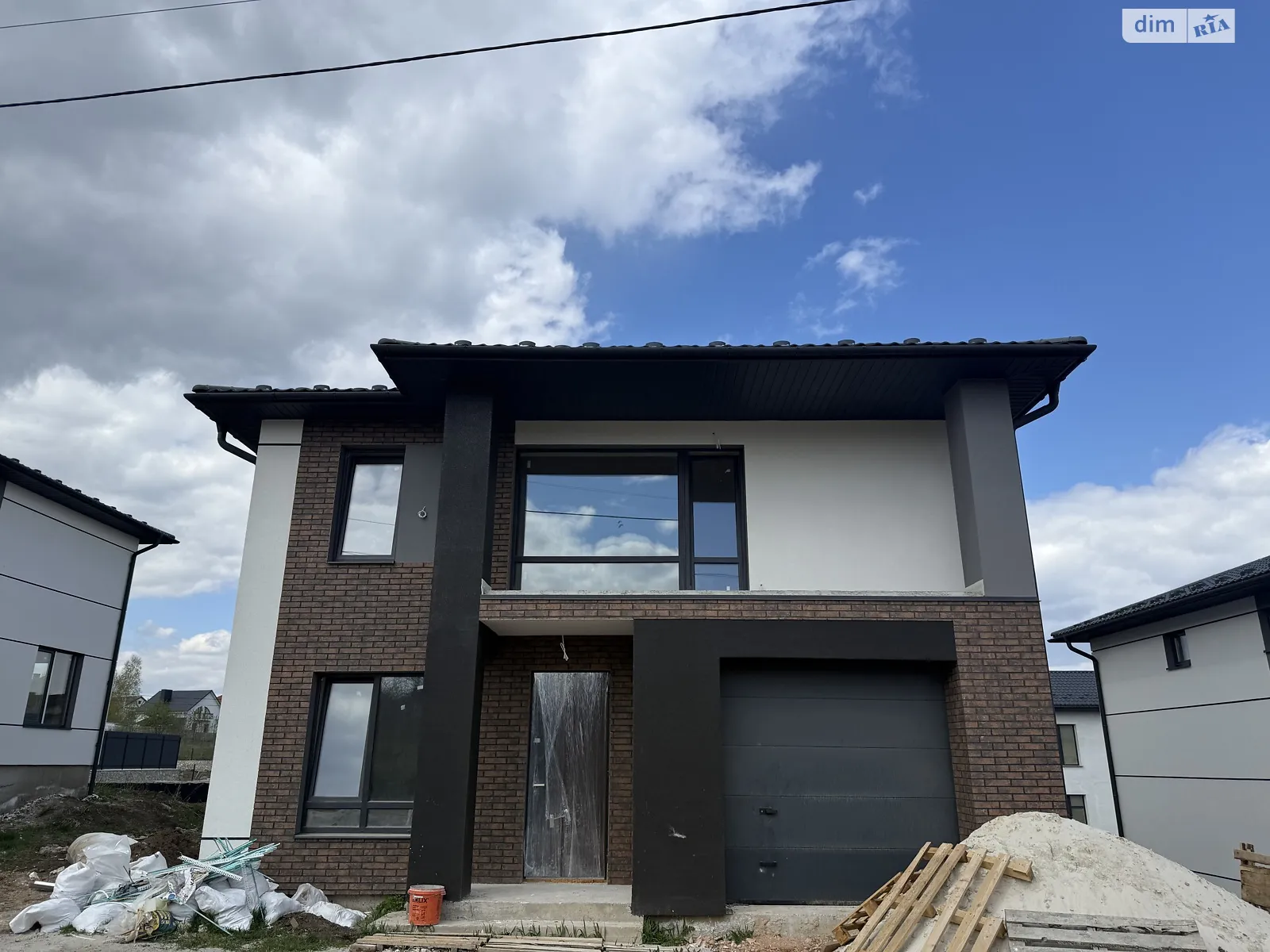 Продается дом на 2 этажа 160 кв. м с участком, цена: 110000 $ - фото 1