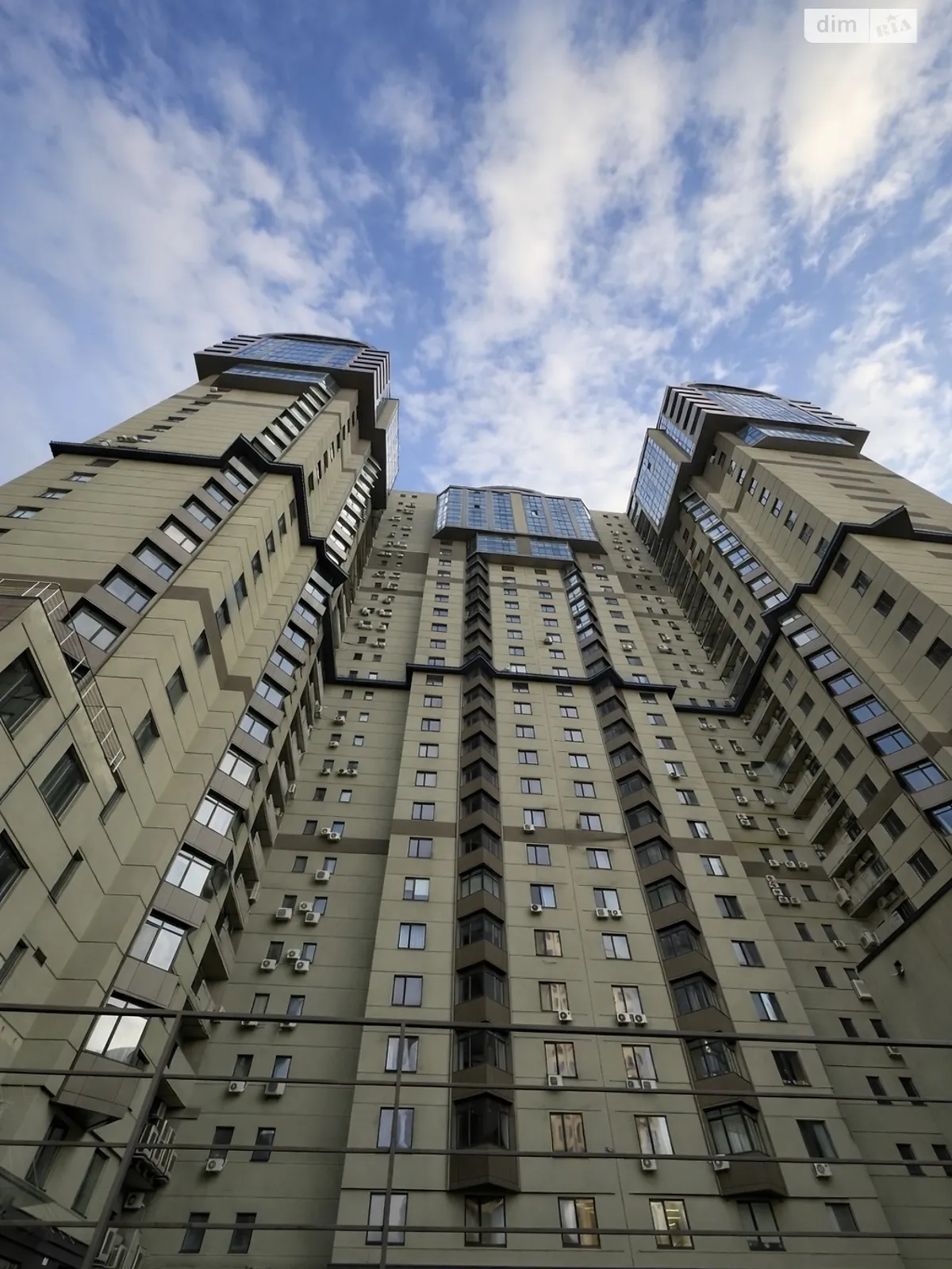 Продается 2-комнатная квартира 193.5 кв. м в Киеве, ул. Андрея Верхогляда(Драгомирова), 14А - фото 1