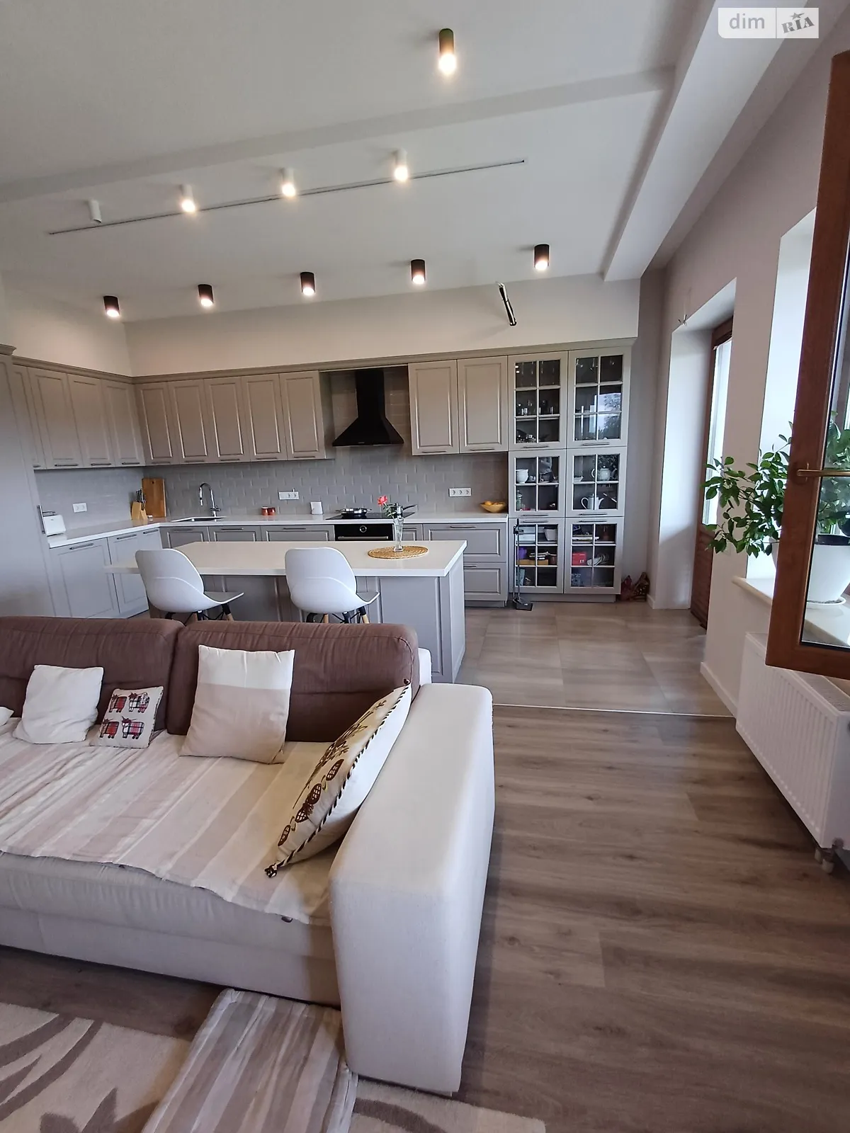 Продается дом на 2 этажа 273.6 кв. м с беседкой, цена: 190000 $ - фото 1