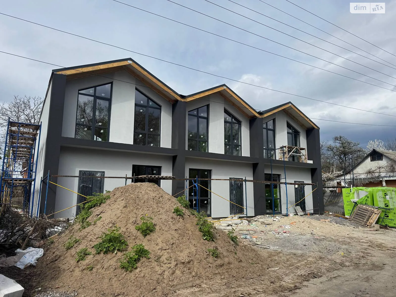 Продается дом на 2 этажа 120 кв. м с беседкой, цена: 100000 $ - фото 1