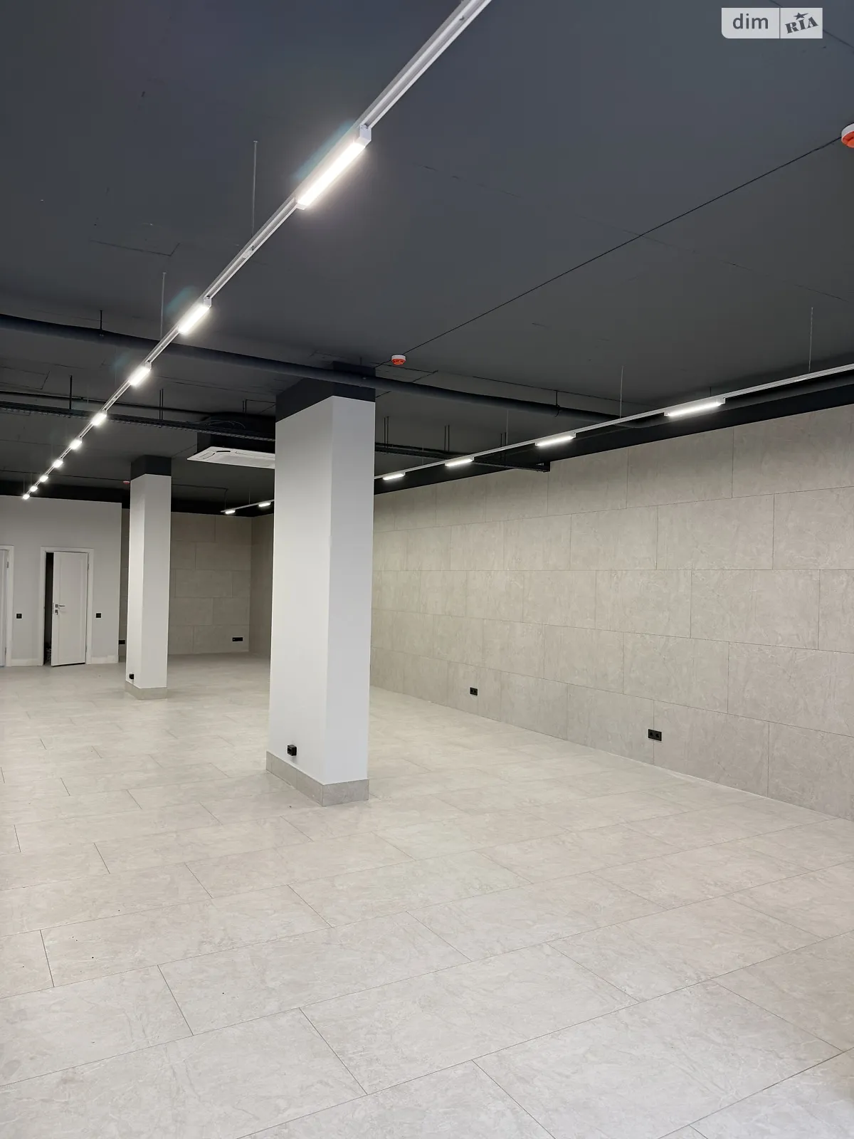 Сдается в аренду помещения свободного назначения 116.8 кв. м в 10-этажном здании, цена: 47000 грн - фото 1