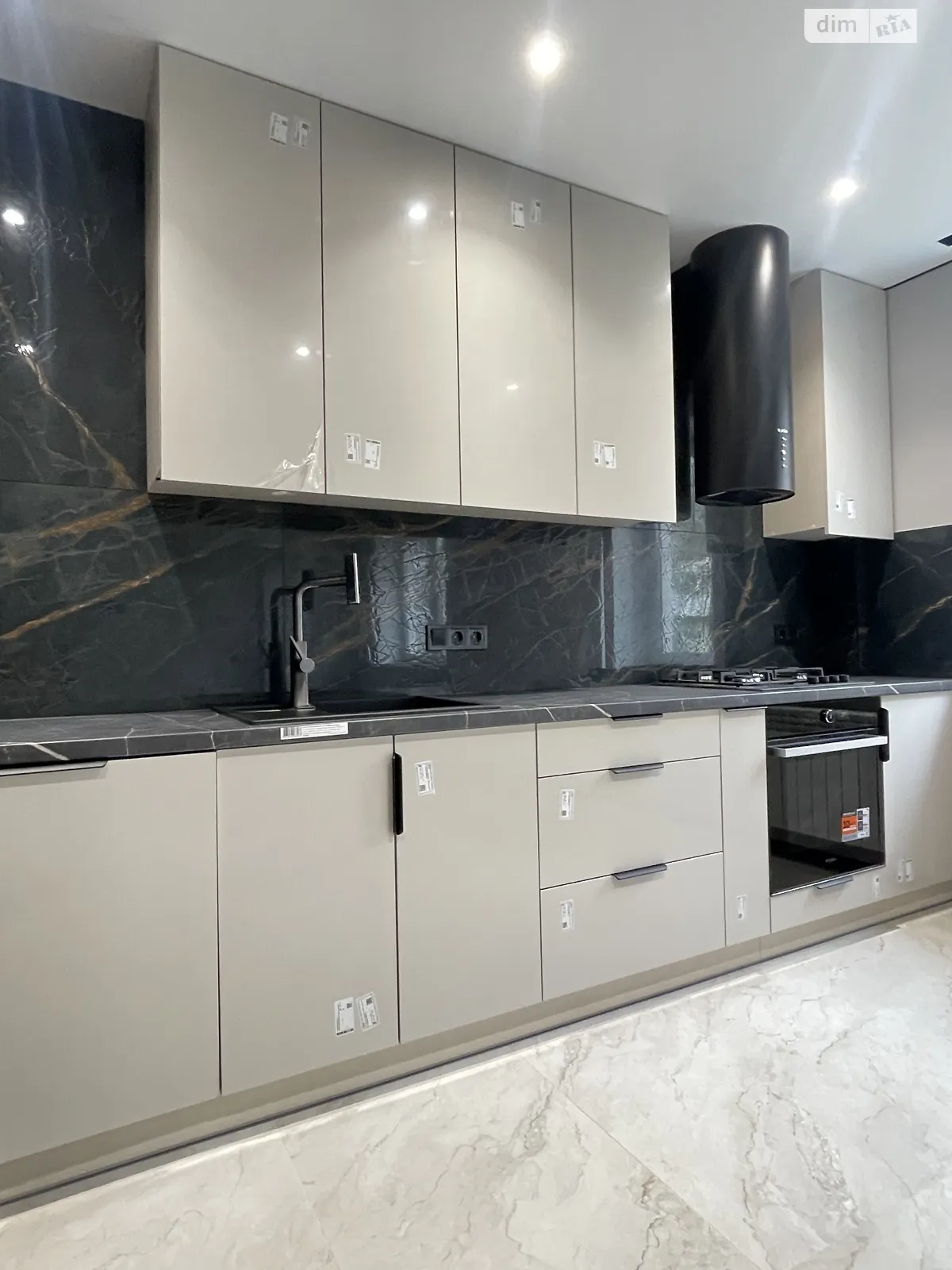 Продается 2-комнатная квартира 65 кв. м в Житомире, ул. Святого Зигмунта Фелинского - фото 1