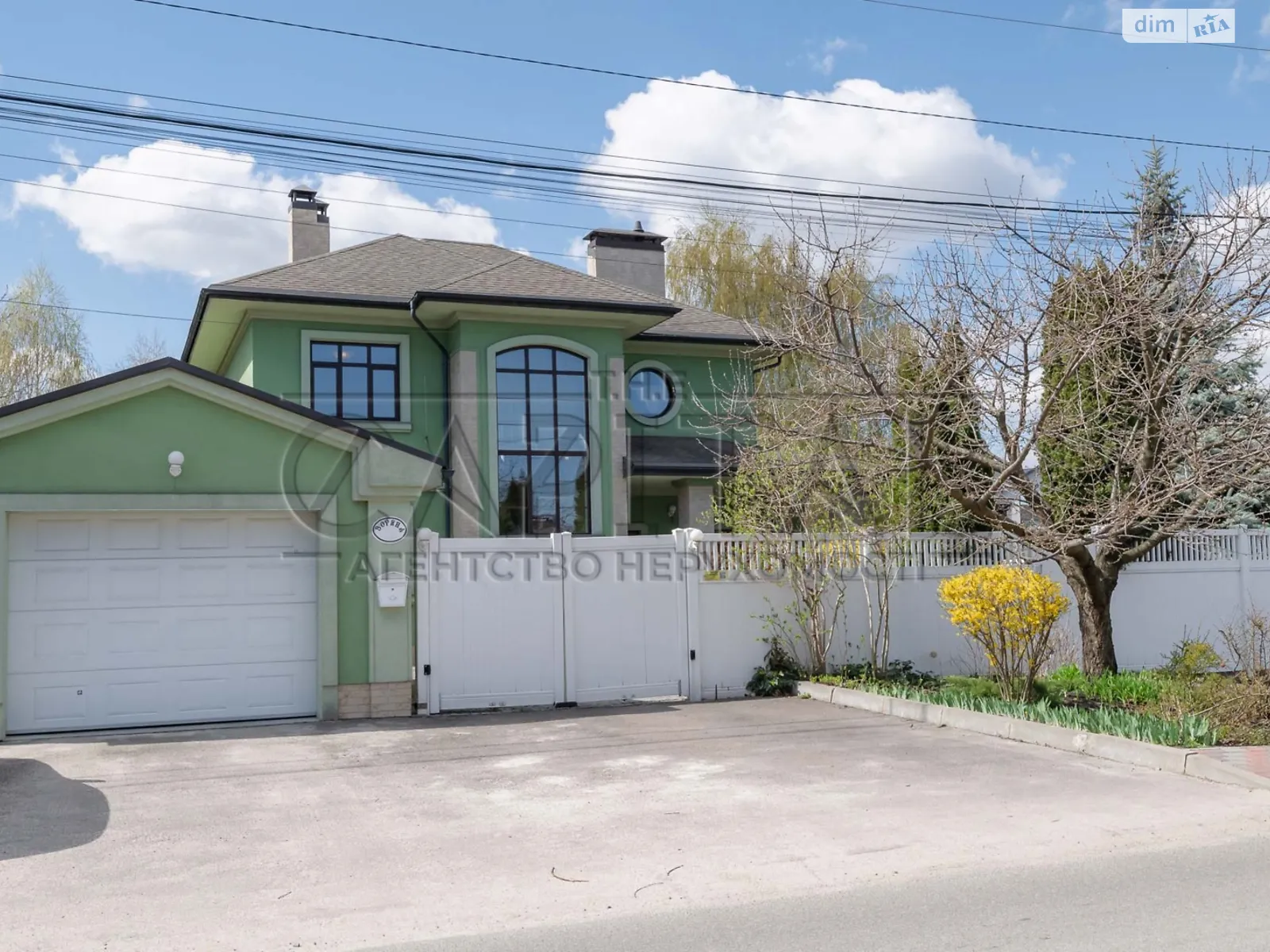 Продается дом на 2 этажа 195.5 кв. м с баней/сауной, цена: 420000 $ - фото 1