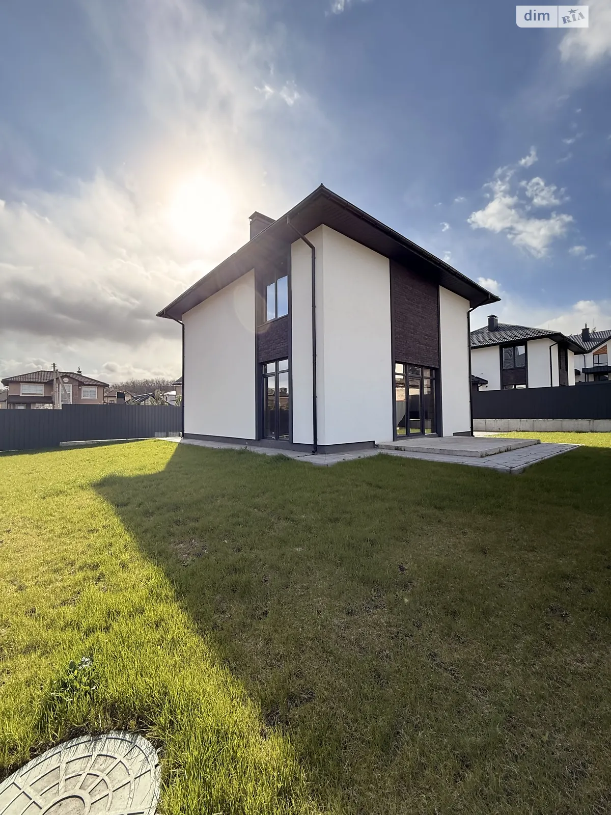 Продается дом на 2 этажа 130 кв. м с участком, цена: 170000 $ - фото 1