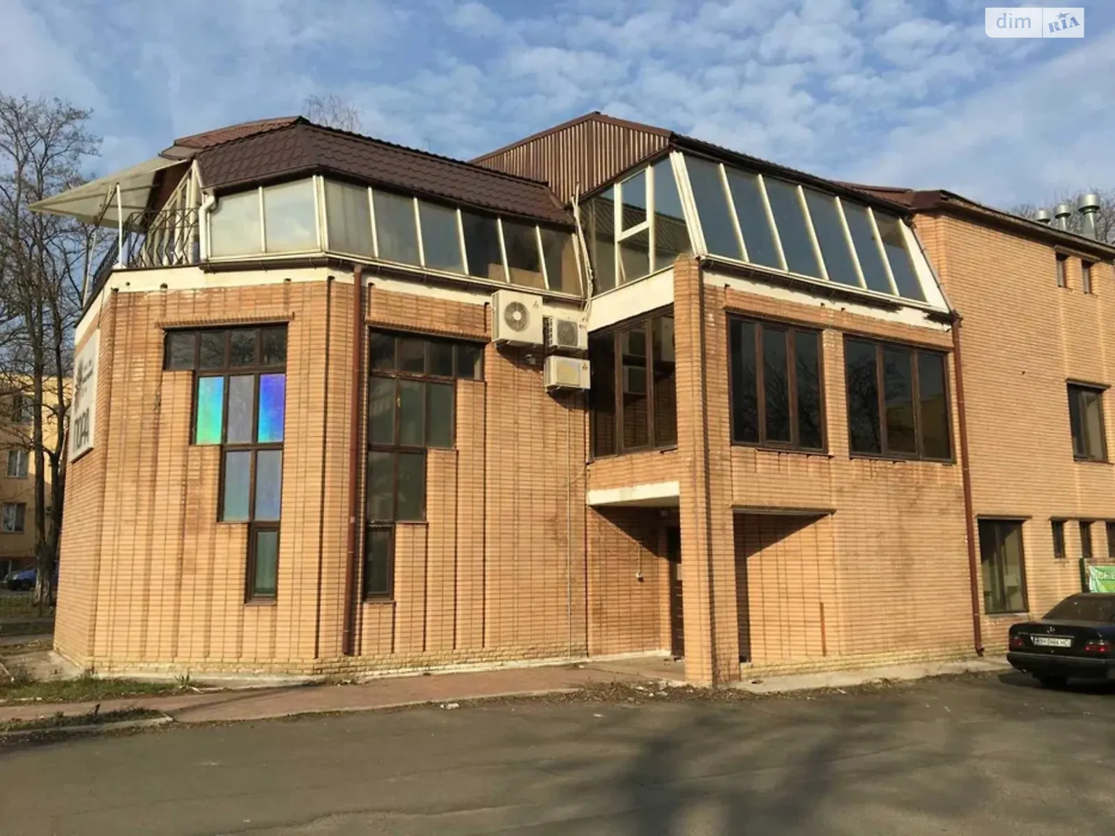 Продается дом на 3 этажа 828 кв. м с подвалом, цена: 200000 $ - фото 1