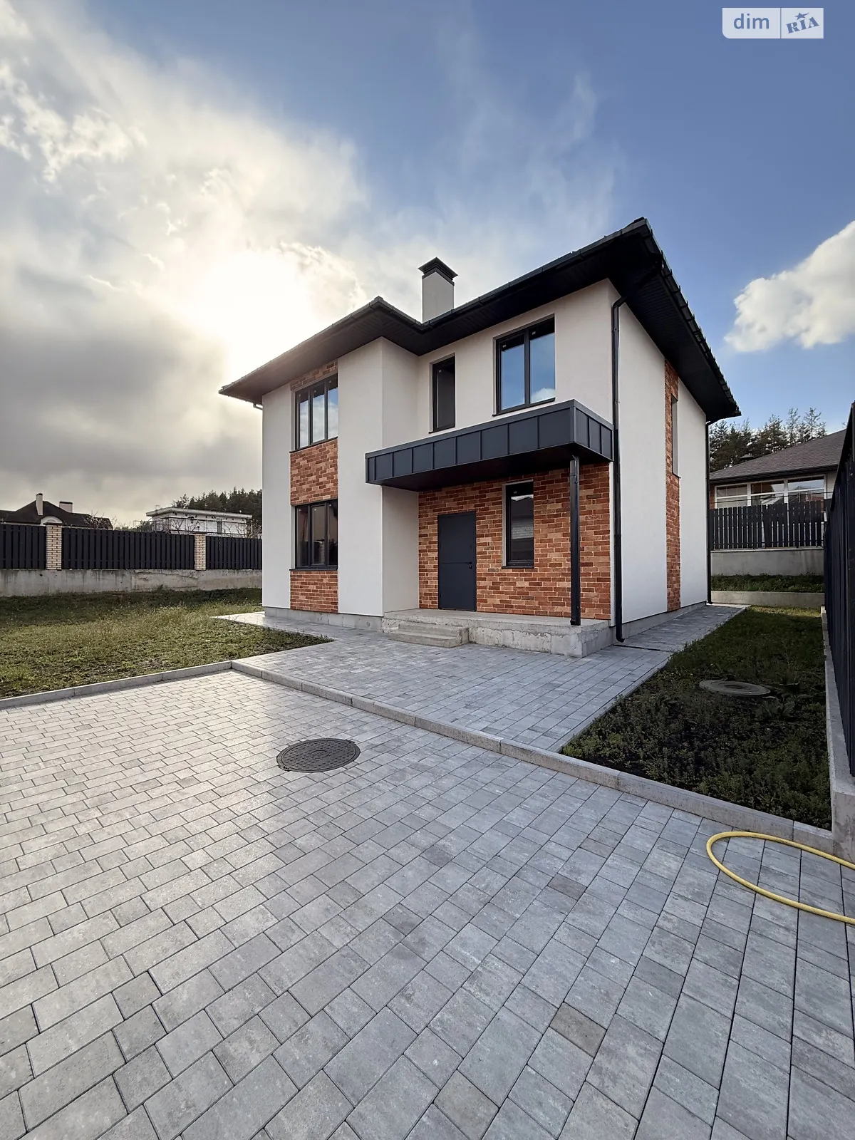 Продается дом на 2 этажа 130 кв. м с мебелью, цена: 158000 $ - фото 1