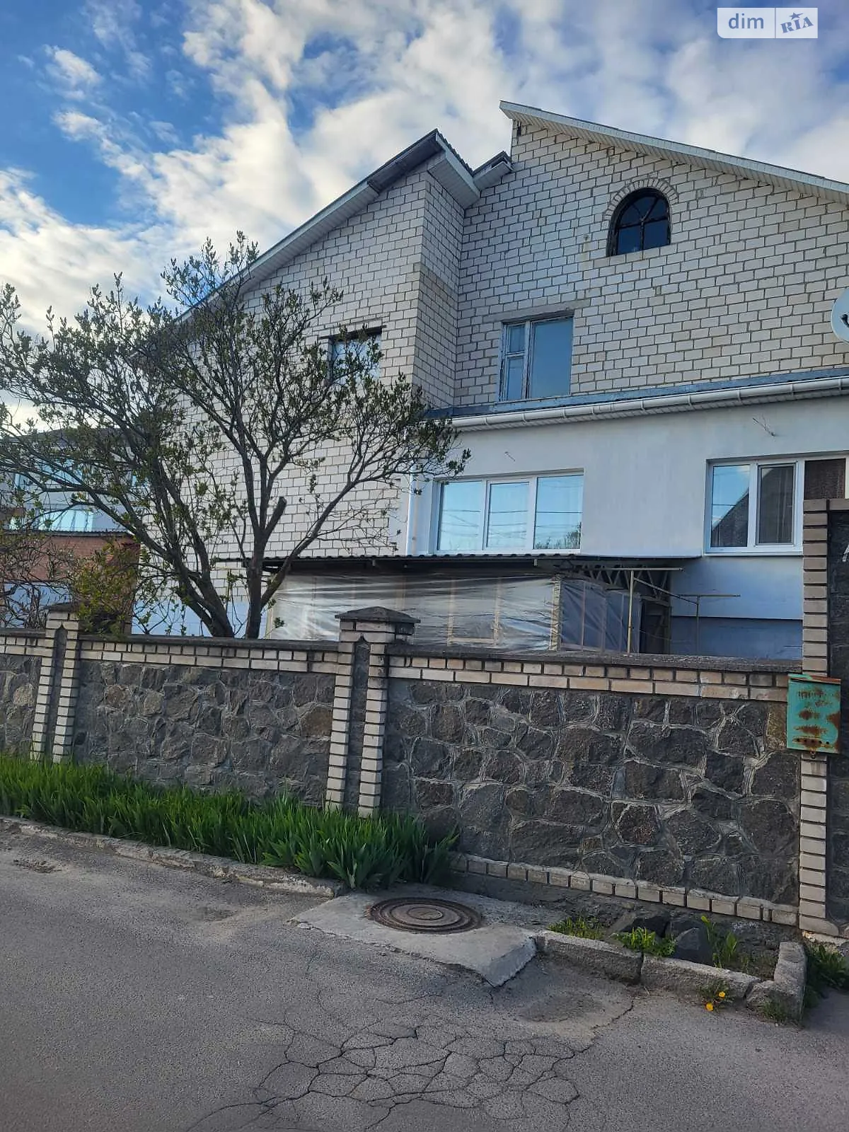 Продается дом на 2 этажа 205 кв. м с балконом, цена: 170000 $ - фото 1