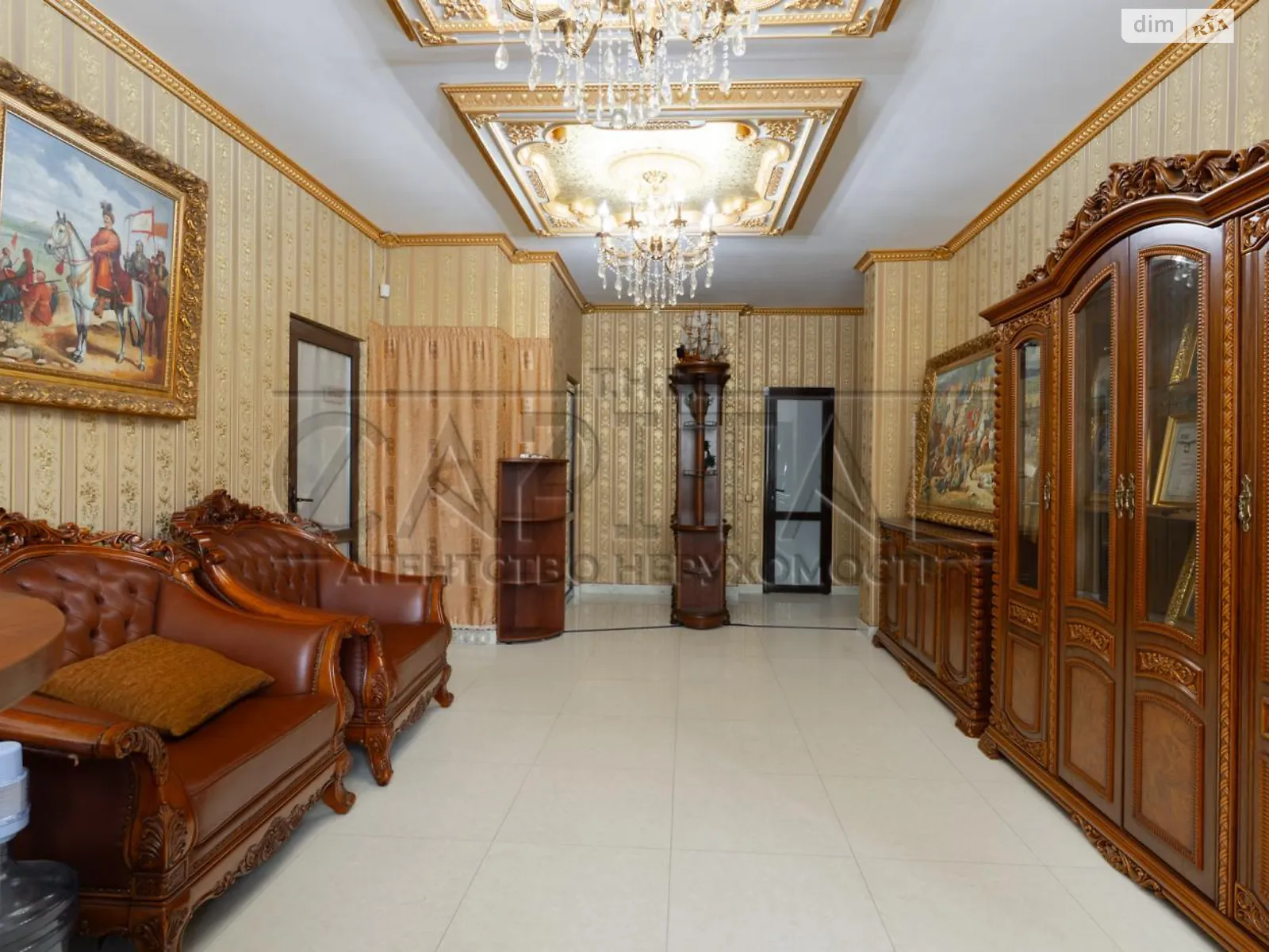 Продается офис 240 кв. м в бизнес-центре, цена: 650000 $ - фото 1