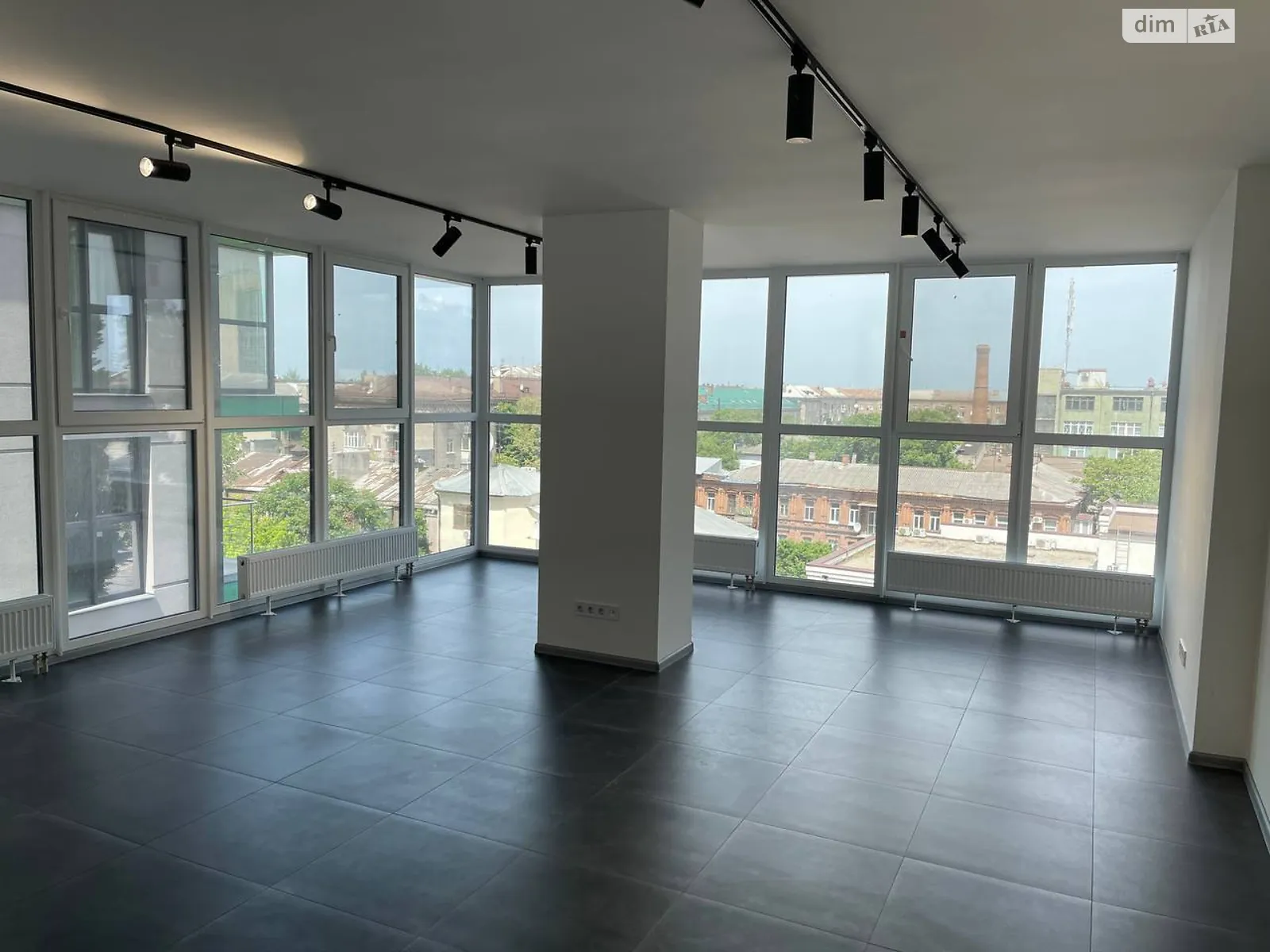 Продается 3-комнатная квартира 110 кв. м в Днепре, ул. Европейская, 9А - фото 1