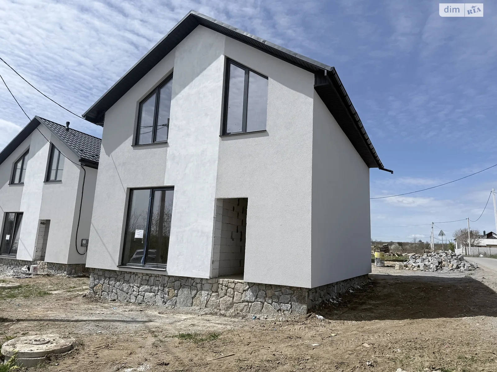 Продается дом на 2 этажа 90 кв. м с камином, цена: 68000 $ - фото 1