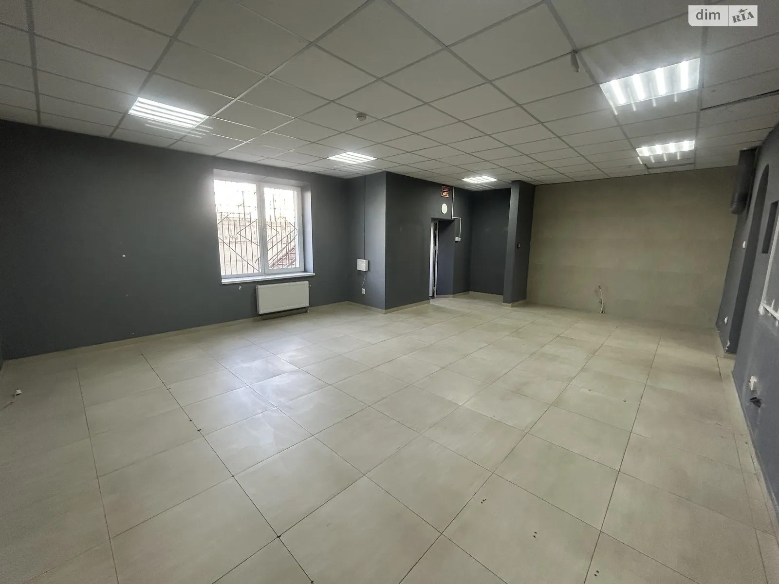 Продается помещения свободного назначения 51 кв. м в 10-этажном здании, цена: 47000 $ - фото 1