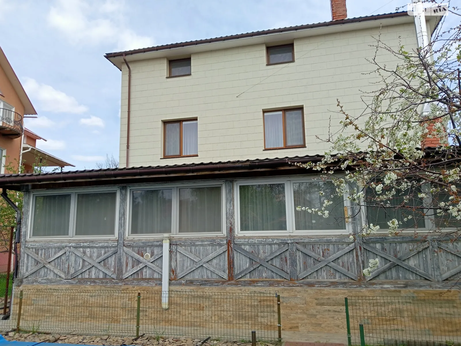 Продается дом на 3 этажа 280 кв. м с садом, цена: 280000 $ - фото 1