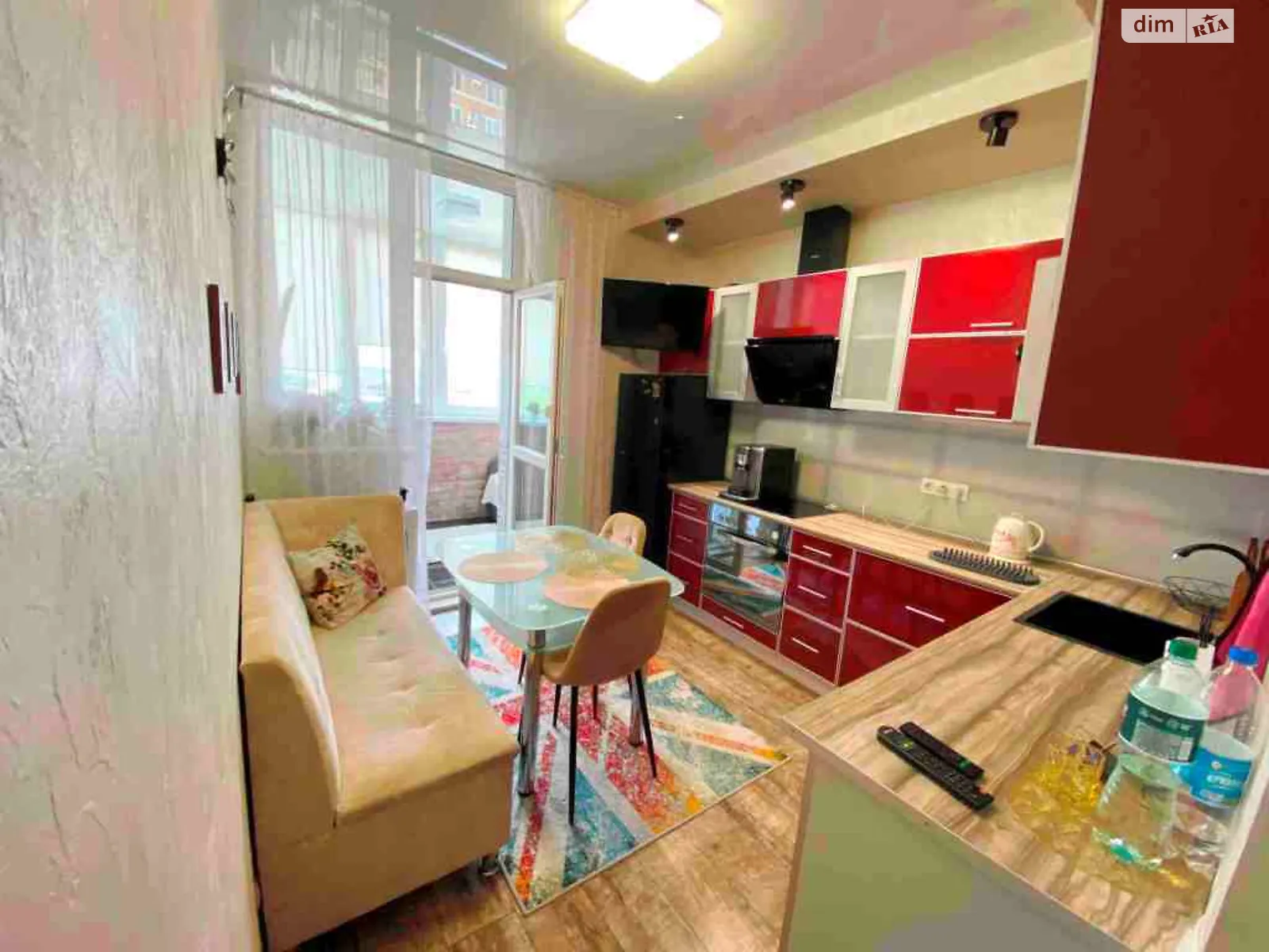 Продается 1-комнатная квартира 42 кв. м в Черноморске, ул. Защитников Украины(1 Мая) - фото 1