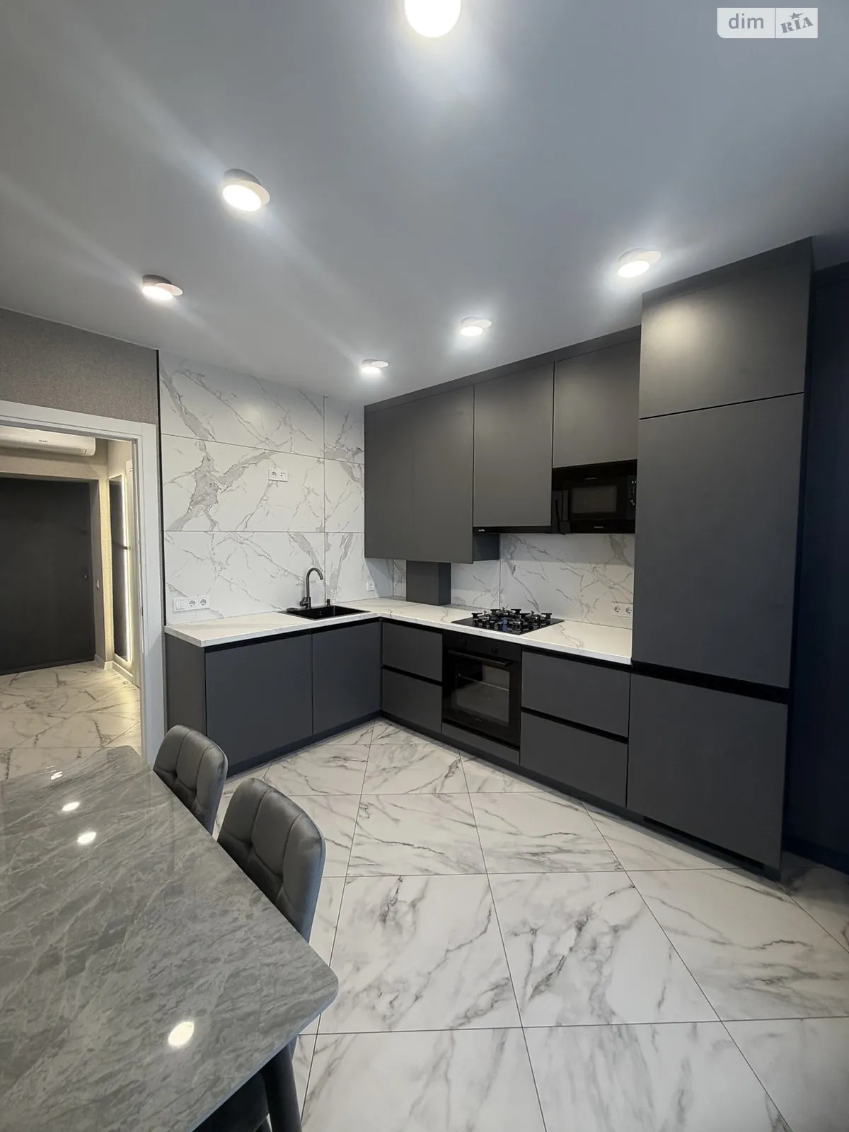 Продается 1-комнатная квартира 36 кв. м в Буче, ул. Ивана Кожедуба, 4 - фото 1