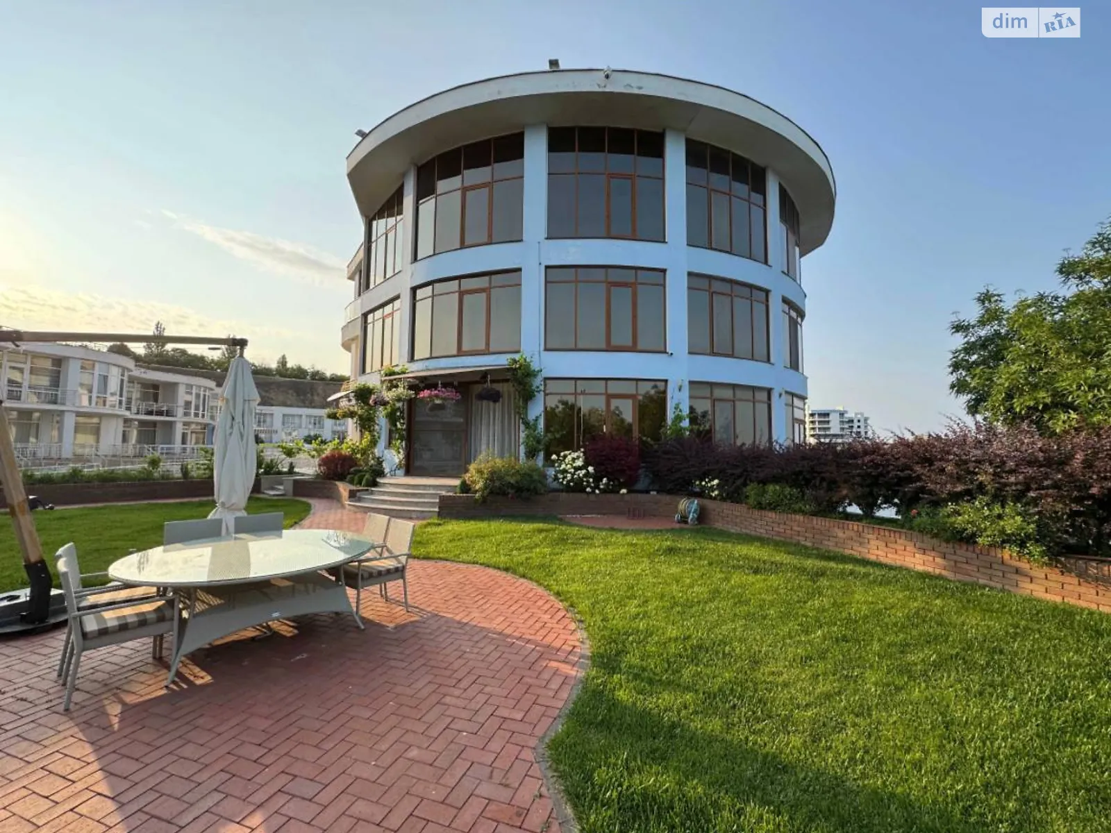 Продается дом на 3 этажа 315 кв. м с беседкой, цена: 449000 $ - фото 1