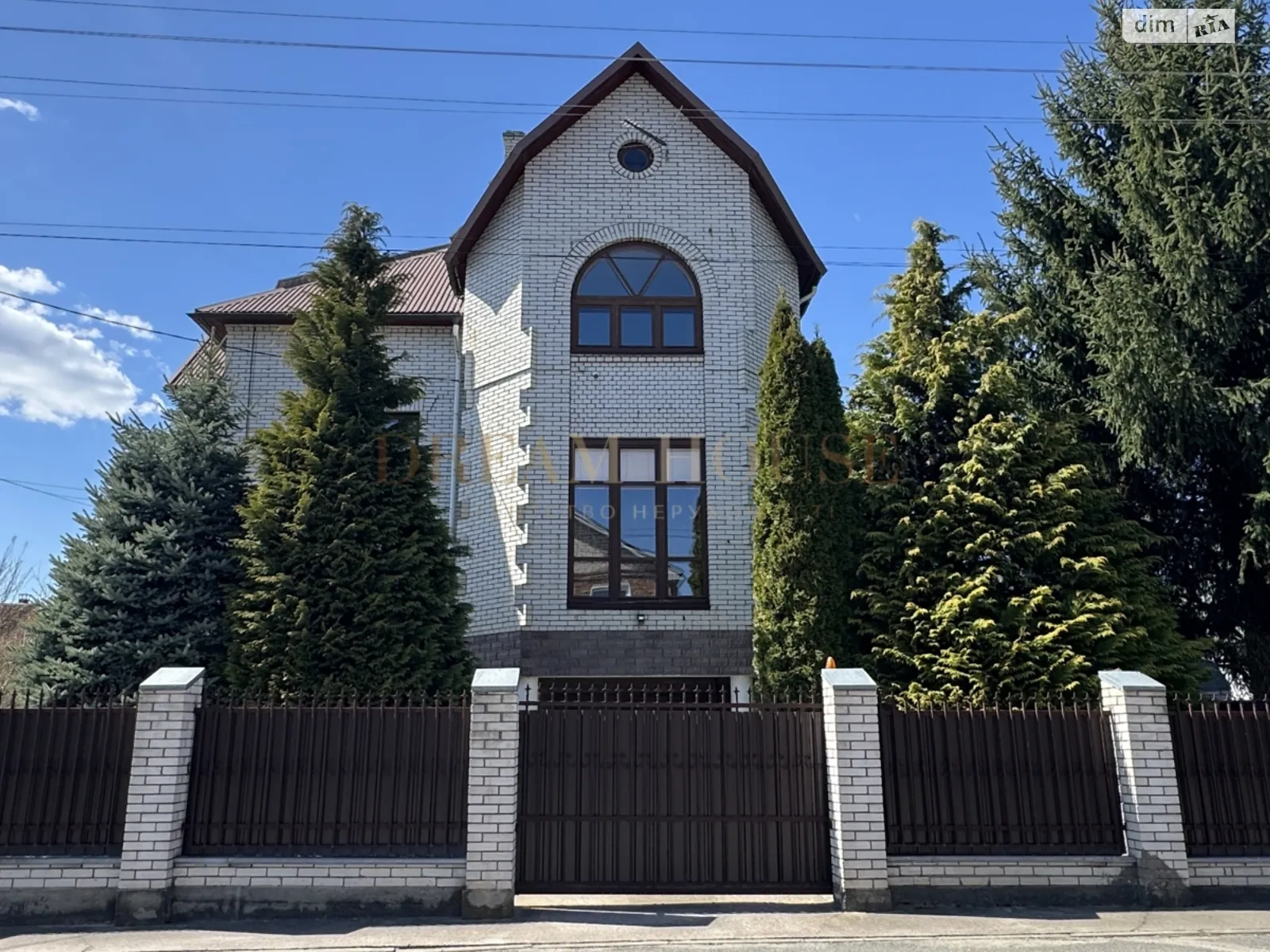 Продается дом на 3 этажа 299.9 кв. м с бассейном, цена: 260000 $ - фото 1