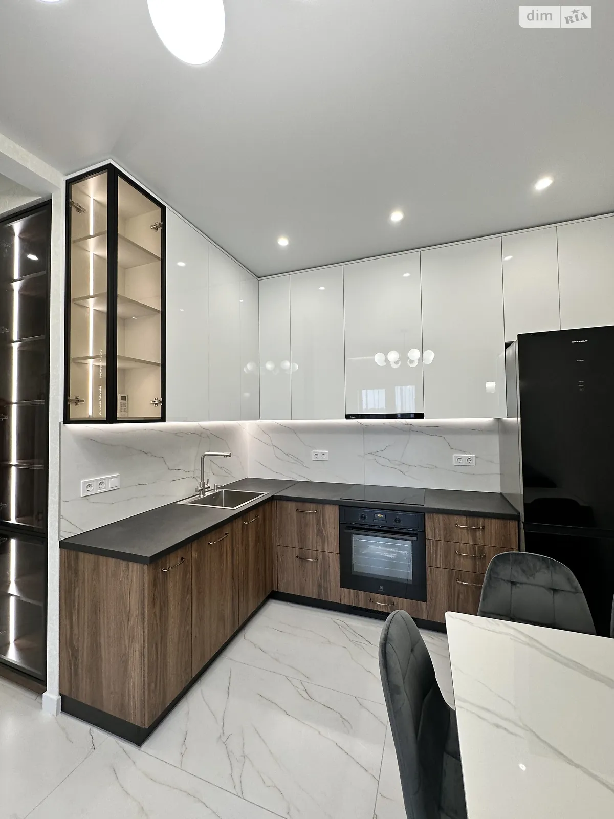 Продается 1-комнатная квартира 42 кв. м в Одессе, ул. Краснова - фото 1