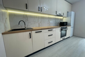 Зніму квартиру в Жмеринці  довгостроково