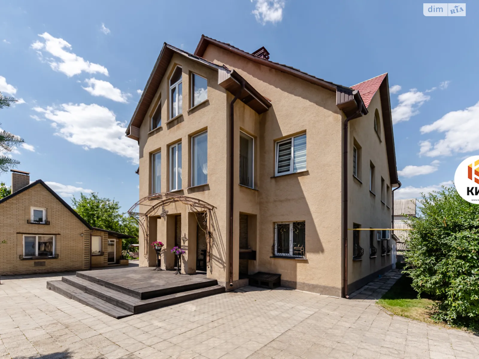 Продается дом на 2 этажа 300 кв. м с баней/сауной, цена: 195000 $ - фото 1