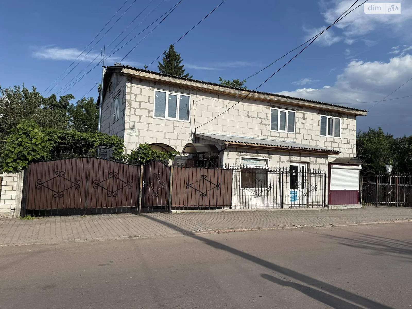Продается дом на 2 этажа 260 кв. м с садом, цена: 95000 $ - фото 1