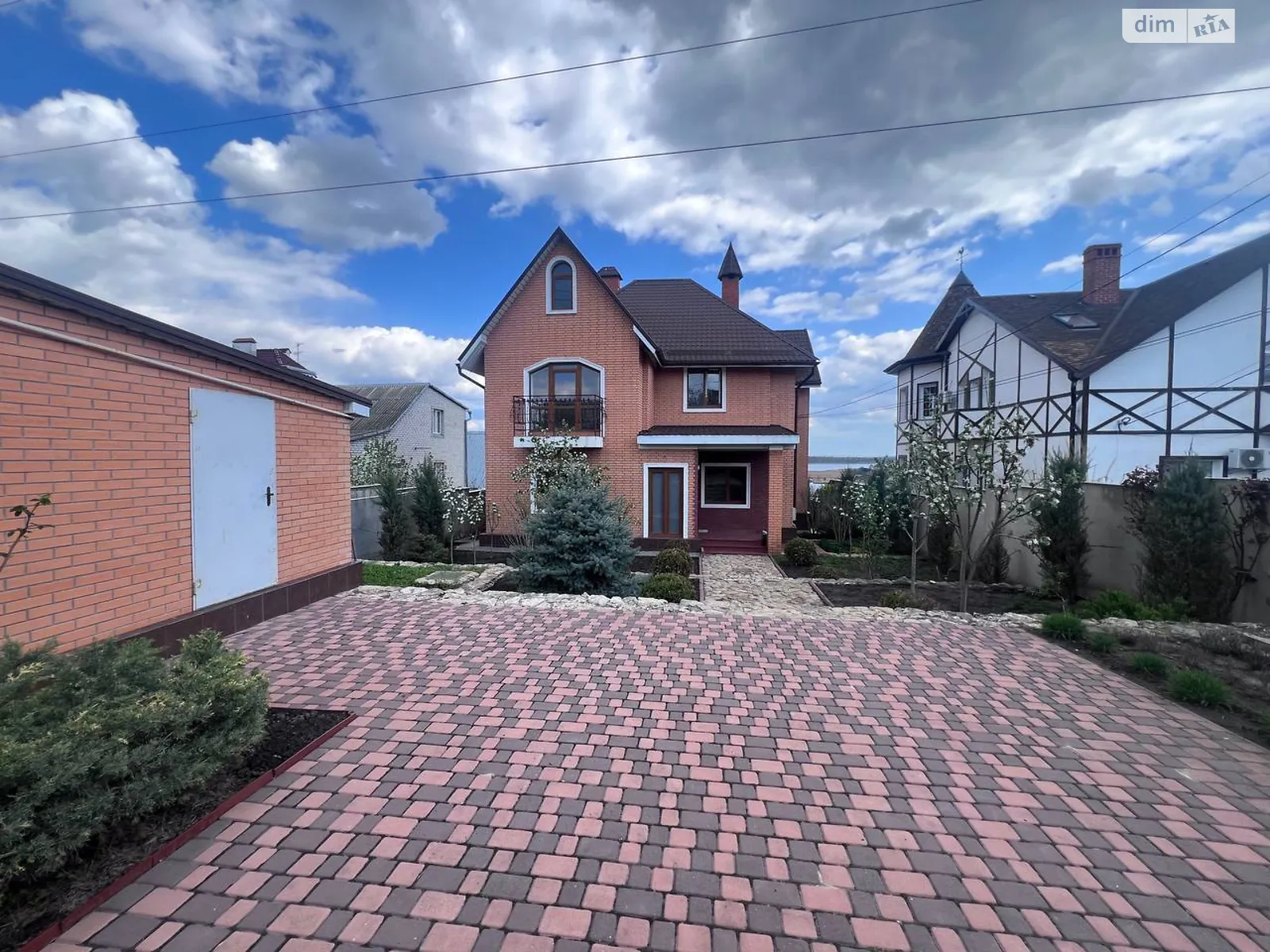 Продается дом на 2 этажа 251.5 кв. м с баней/сауной, цена: 250000 $ - фото 1