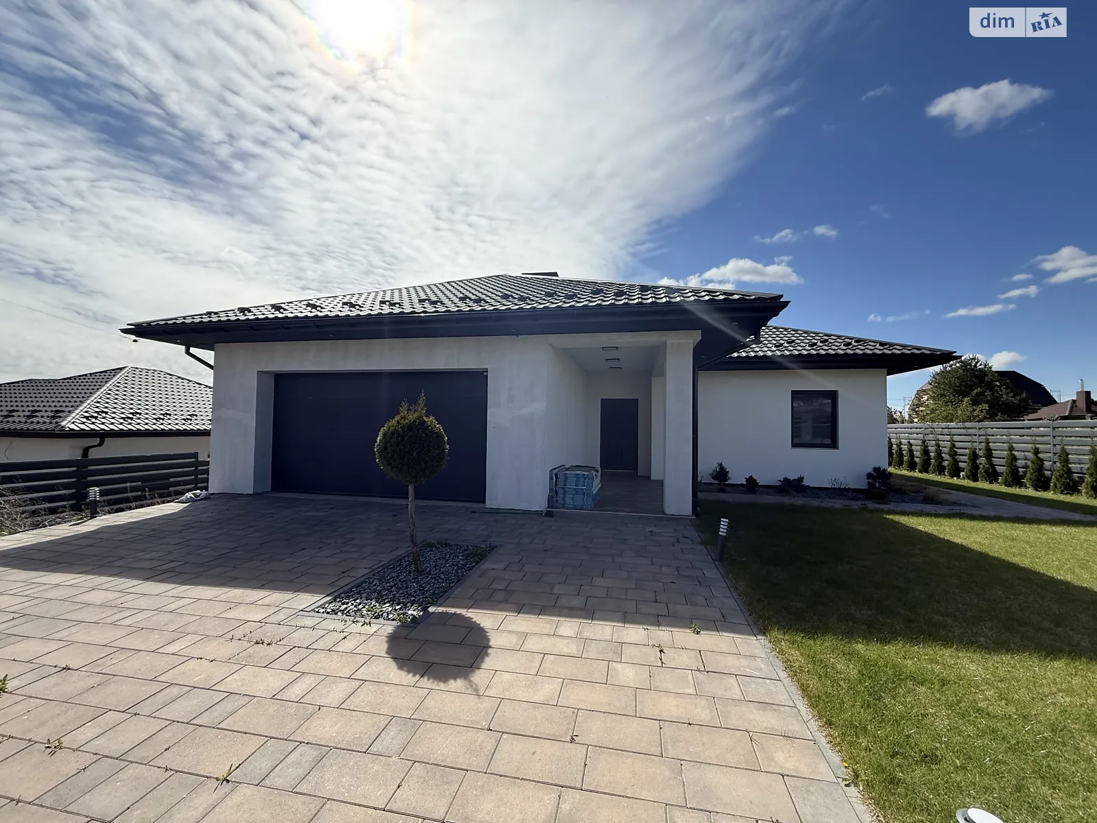 Продается одноэтажный дом 248 кв. м с балконом, цена: 205000 $ - фото 1