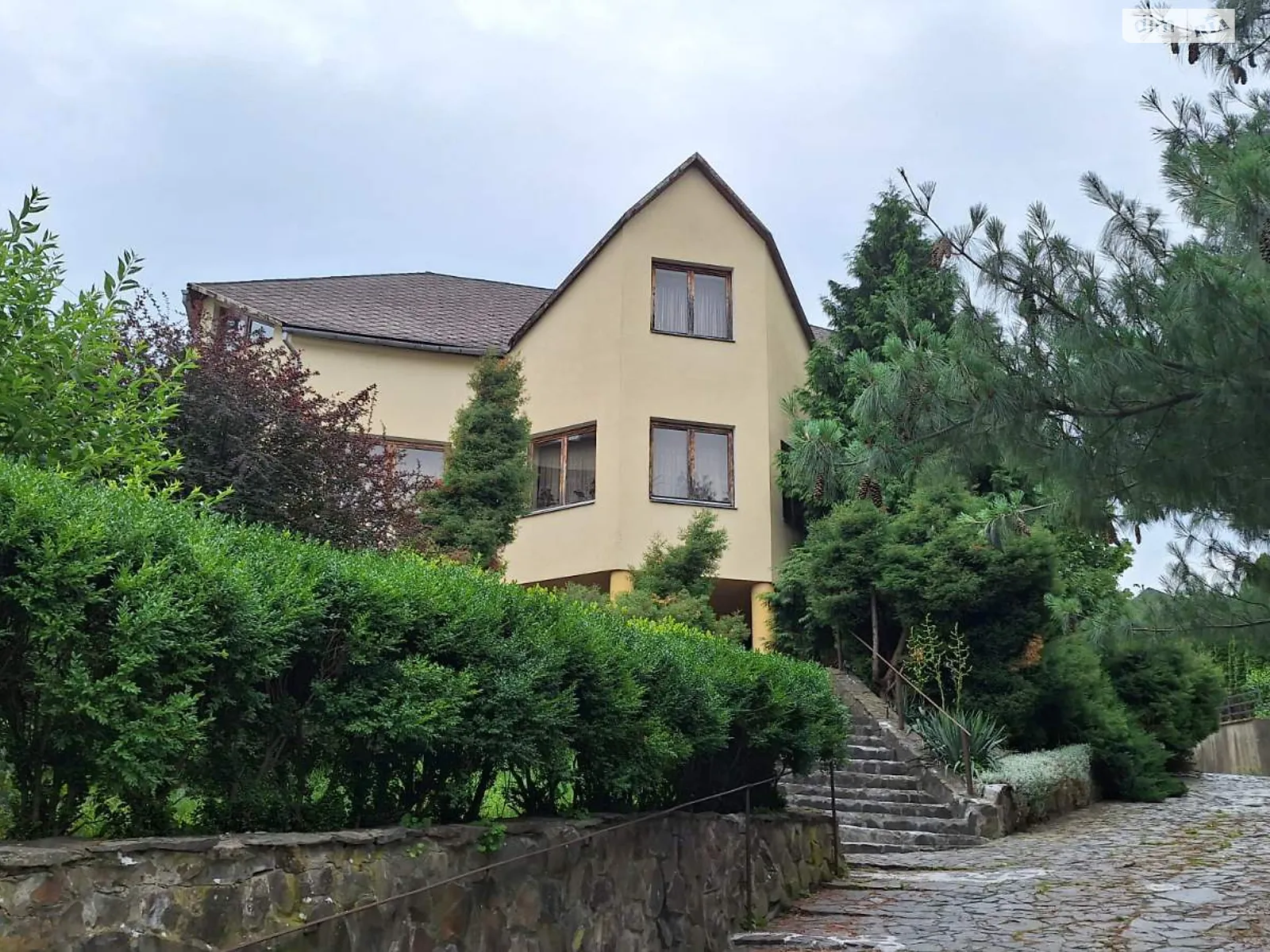 Продается дом на 3 этажа 560 кв. м с участком, цена: 575000 $ - фото 1