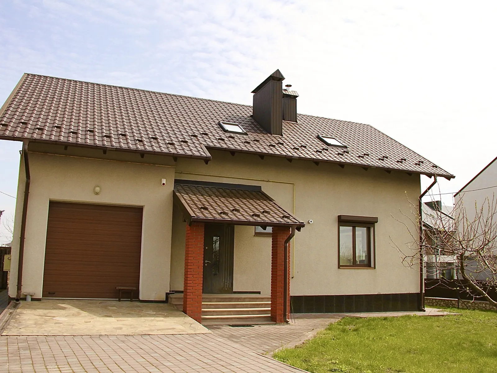 Продается дом на 2 этажа 218 кв. м с камином, цена: 240000 $ - фото 1