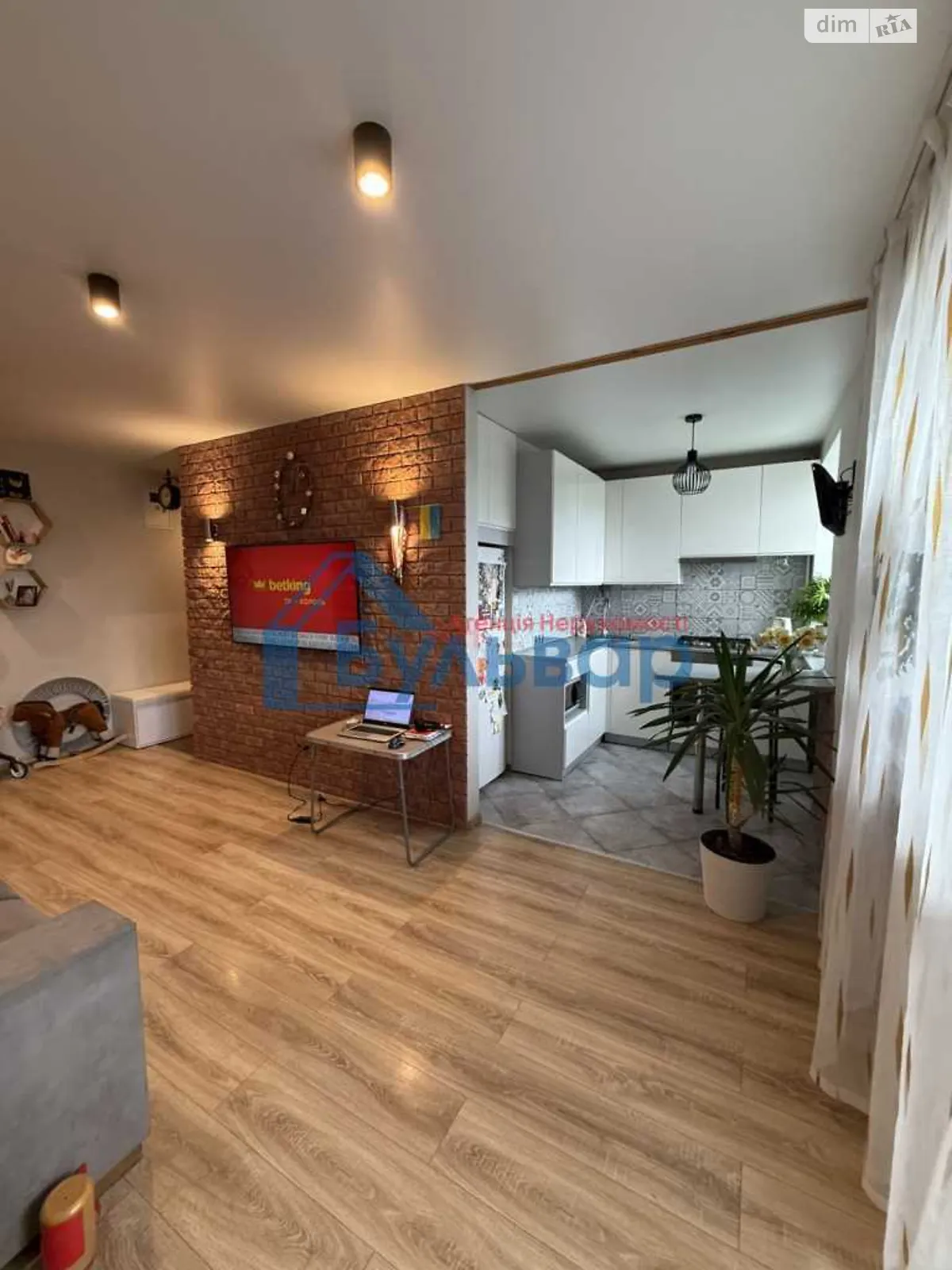 Продается 2-комнатная квартира 42.4 кв. м в Полтаве, цена: 48900 $ - фото 1