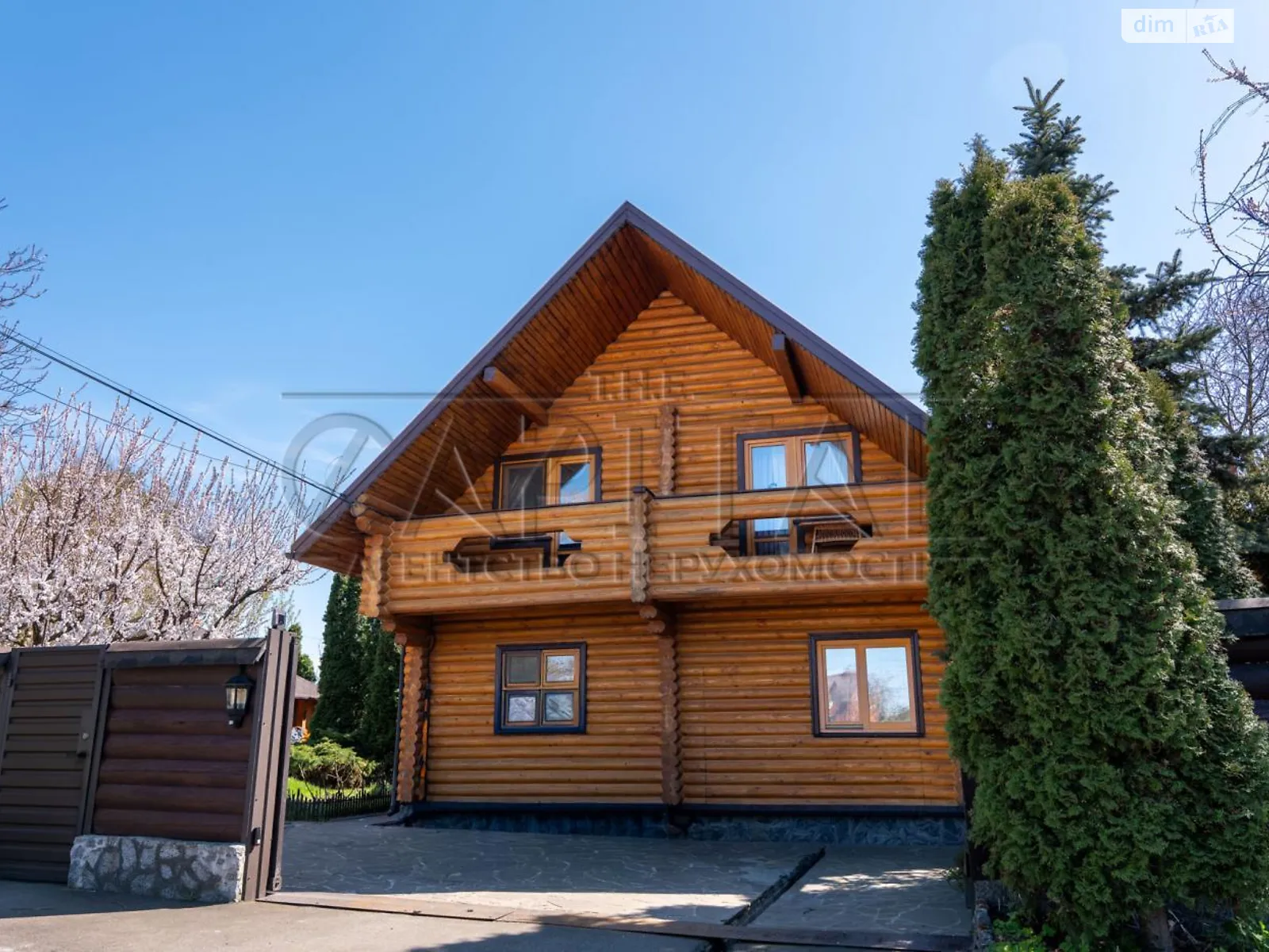 Продается дом на 2 этажа 261 кв. м с баней/сауной, цена: 250000 $ - фото 1