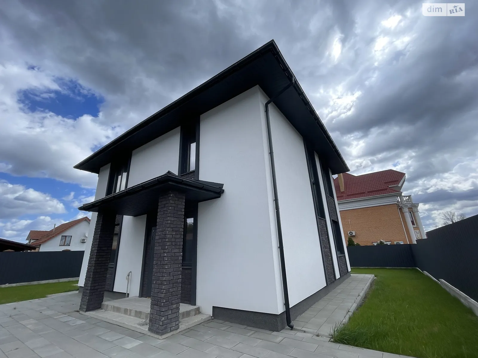 Продается дом на 2 этажа 130 кв. м с балконом, цена: 165000 $ - фото 1