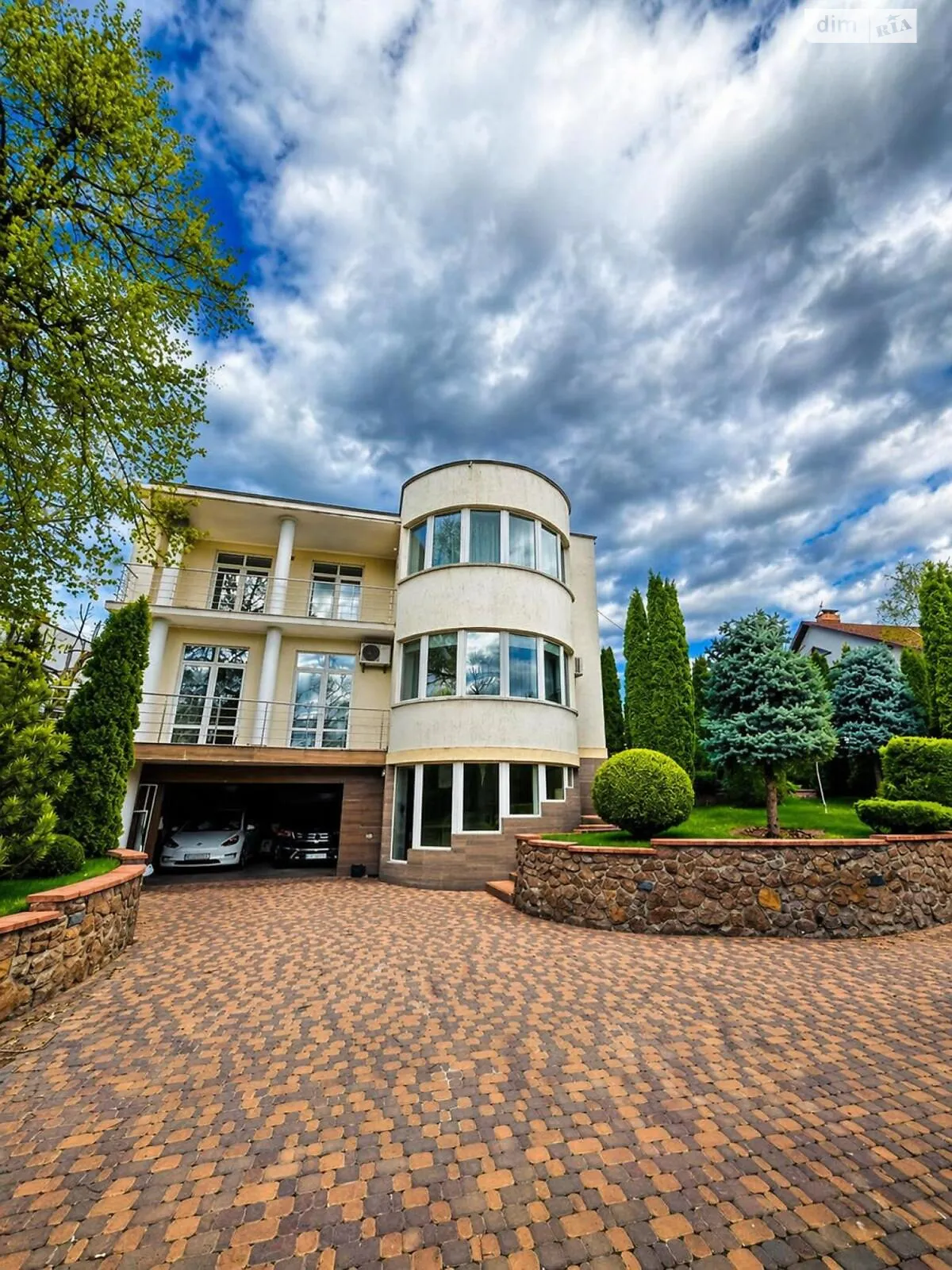 Сдается в аренду дом на 3 этажа 383.6 кв. м с садом, цена: 4000 $ - фото 1