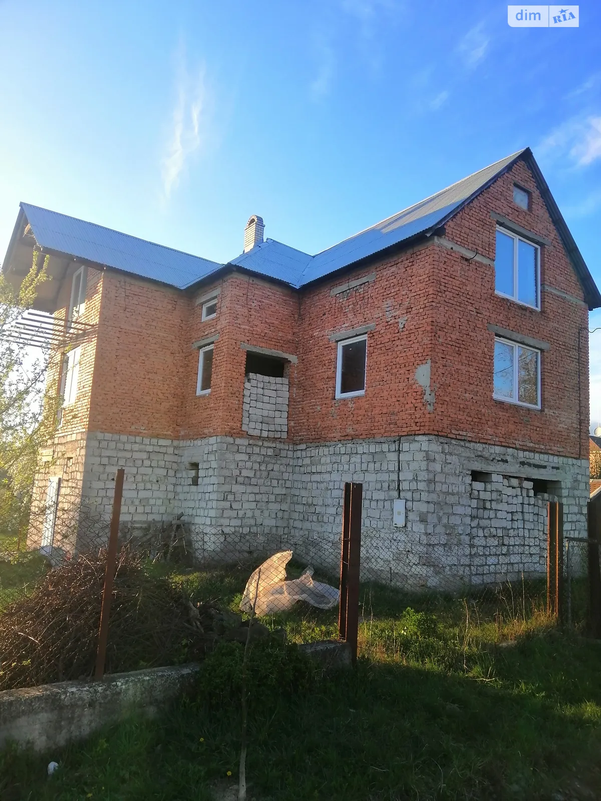 Продается дом на 3 этажа 244 кв. м с камином, цена: 120000 $ - фото 1