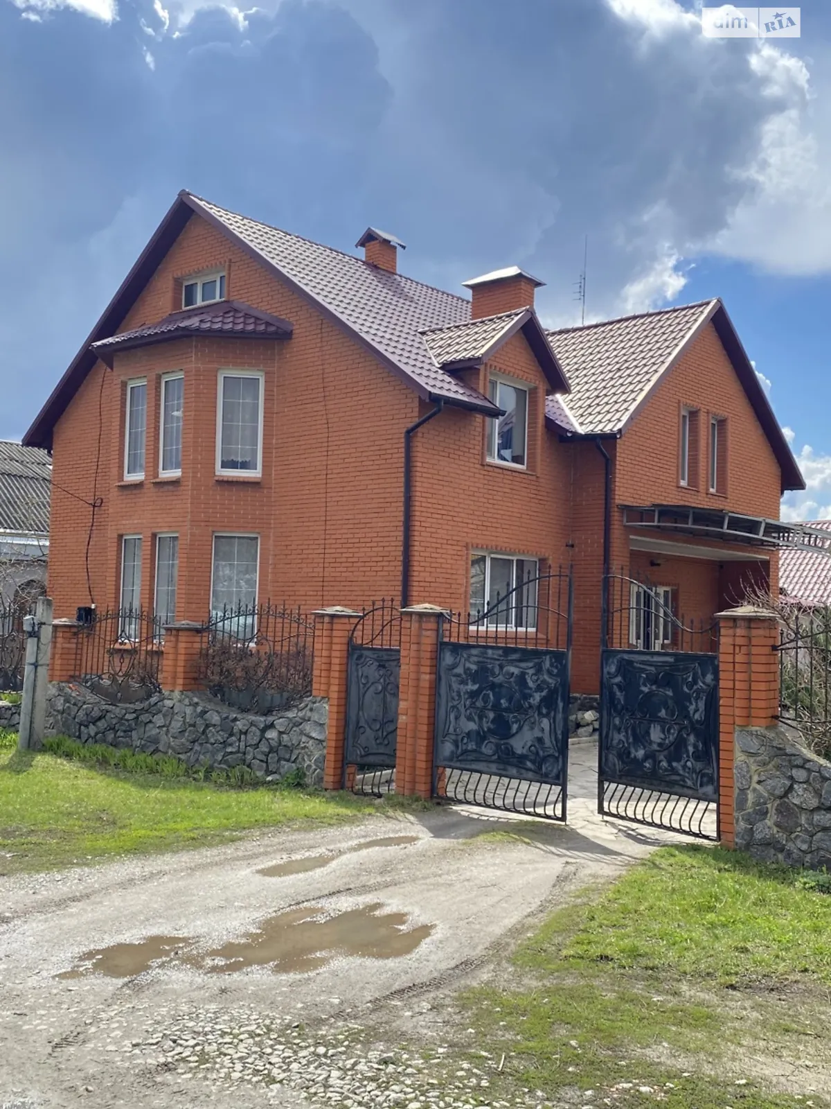 Продается дом на 2 этажа 232.5 кв. м с подвалом, цена: 115000 $ - фото 1
