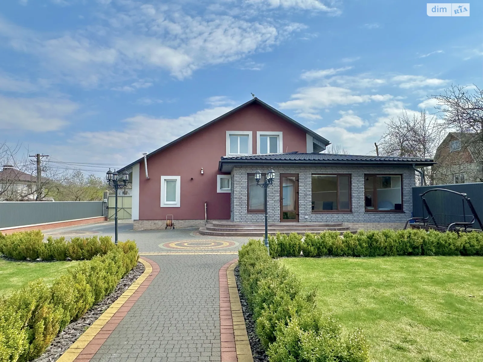 Продается дом на 2 этажа 107 кв. м с мансардой, цена: 150000 $ - фото 1