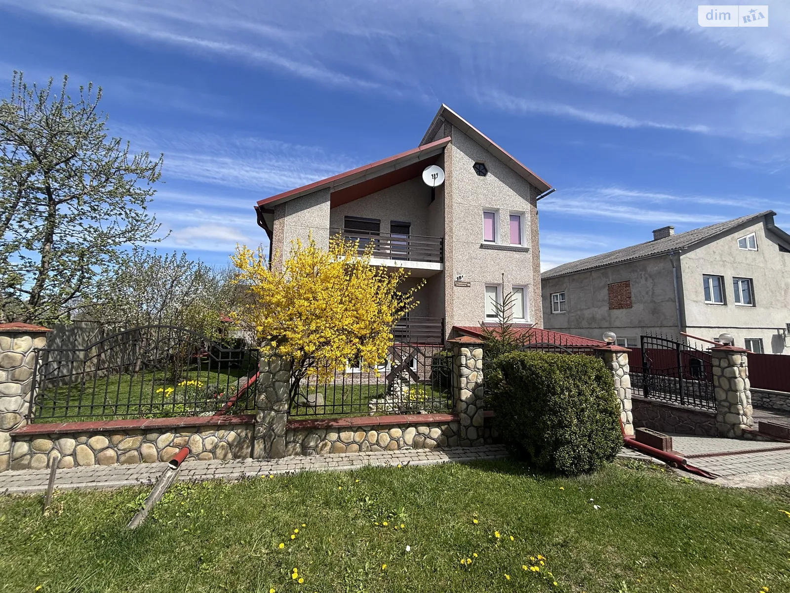 Продается дом на 2 этажа 298.5 кв. м с баней/сауной, цена: 215000 $ - фото 1