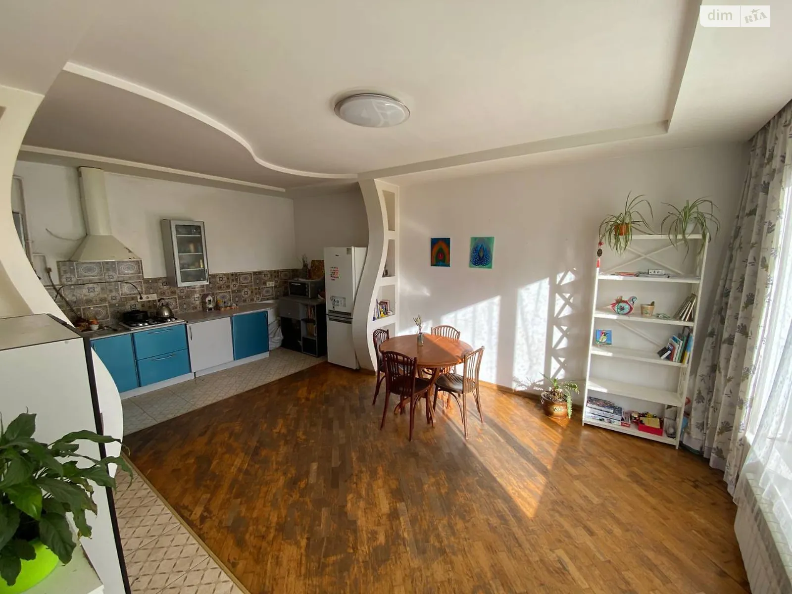 Продается дом на 3 этажа 174 кв. м с гаражом, цена: 255000 $ - фото 1