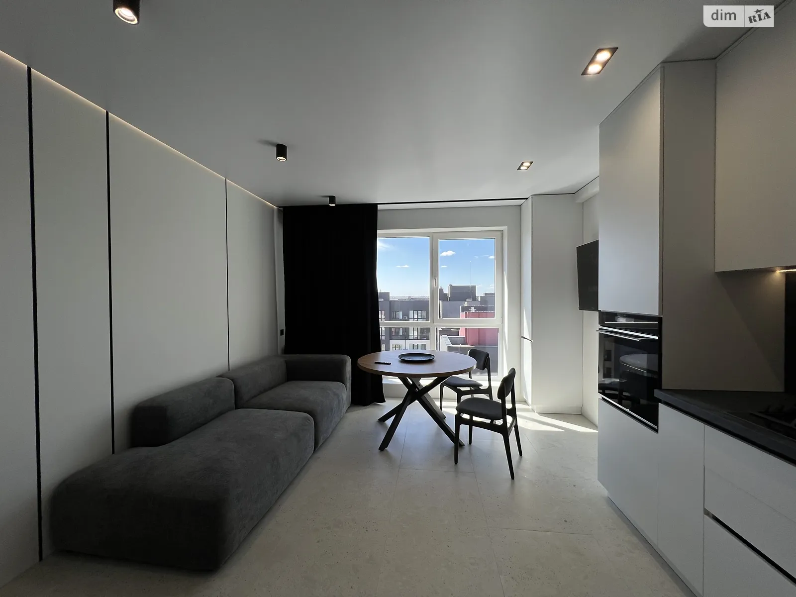 Продается 1-комнатная квартира 47 кв. м в Ровно, ул. Студенческая, 24А - фото 1