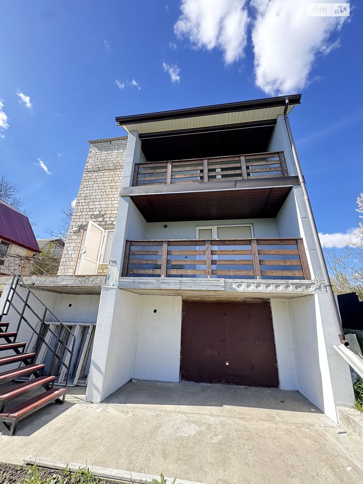 Продается дом на 3 этажа 121 кв. м с баней/сауной, цена: 30000 $ - фото 1