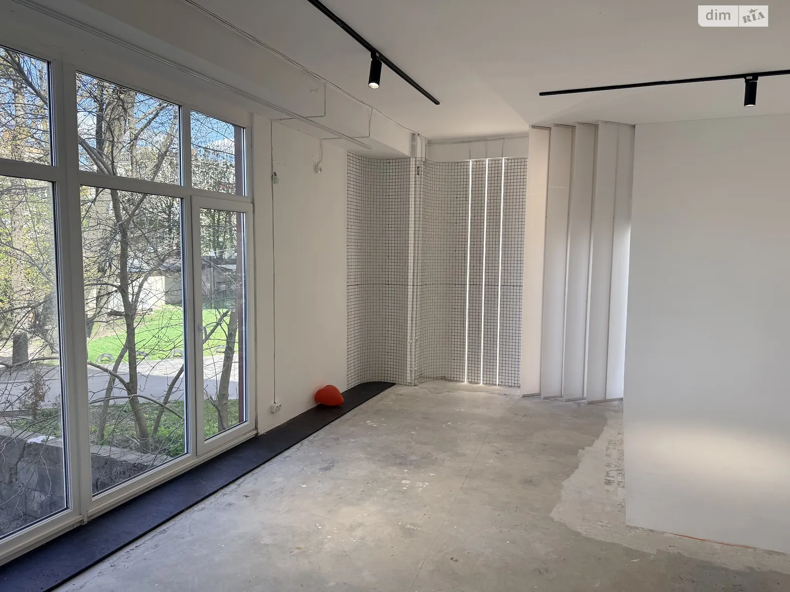 Сдается в аренду помещения свободного назначения 77 кв. м в 3-этажном здании, цена: 14000 грн - фото 1