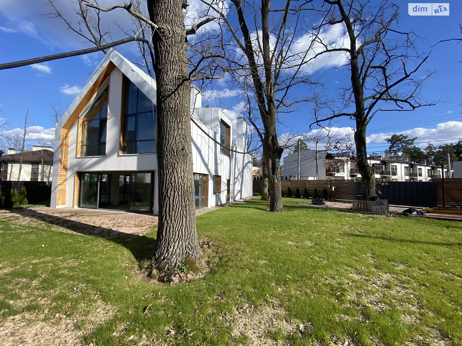 Продается дом на 2 этажа 220 кв. м с балконом, цена: 241800 $ - фото 1