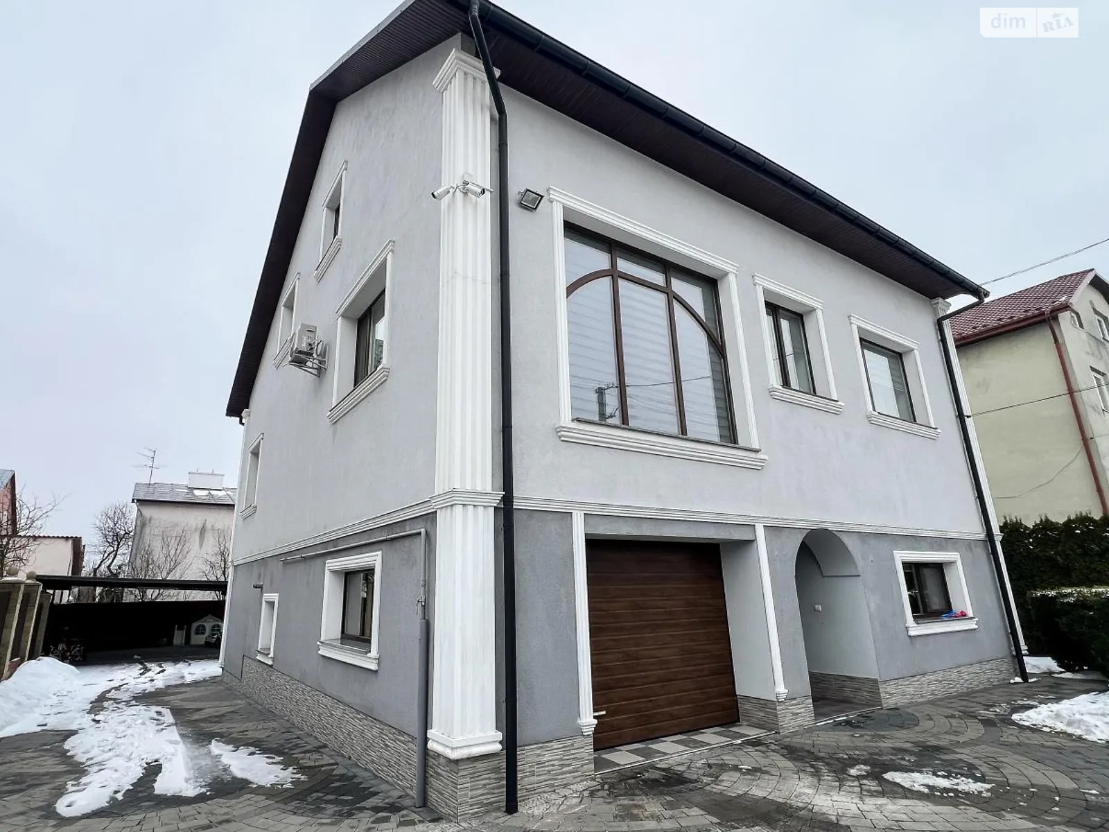 Продается дом на 2 этажа 260 кв. м с верандой, цена: 238000 $ - фото 1