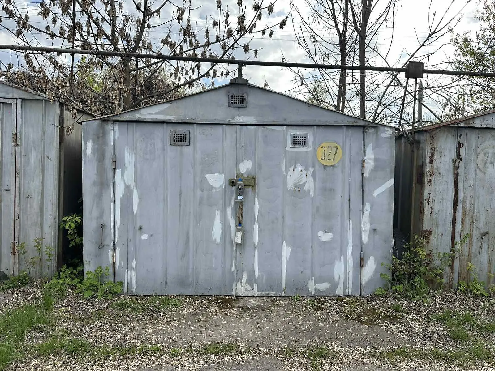 Продается место в гаражном кооперативе под легковое авто на 18 кв. м, цена: 4000 $ - фото 1