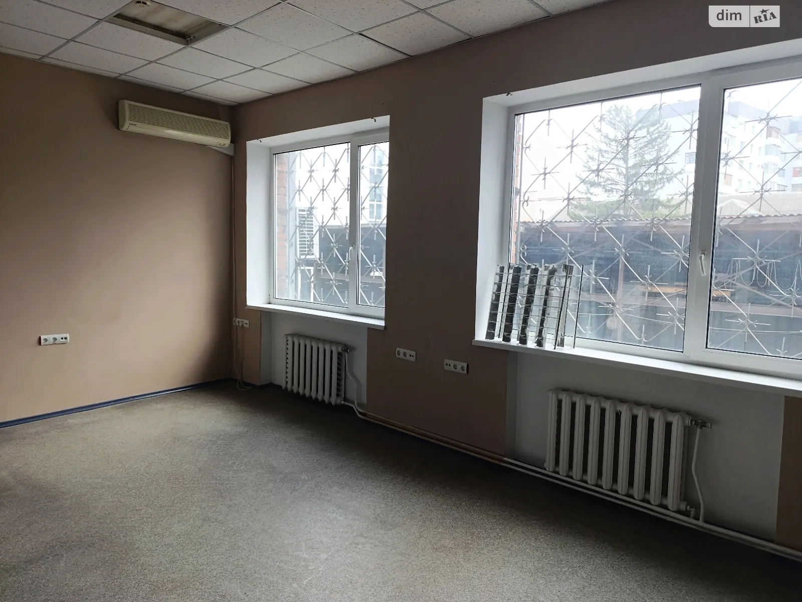 Продается офис 210 кв. м в бизнес-центре, цена: 235000 $ - фото 1