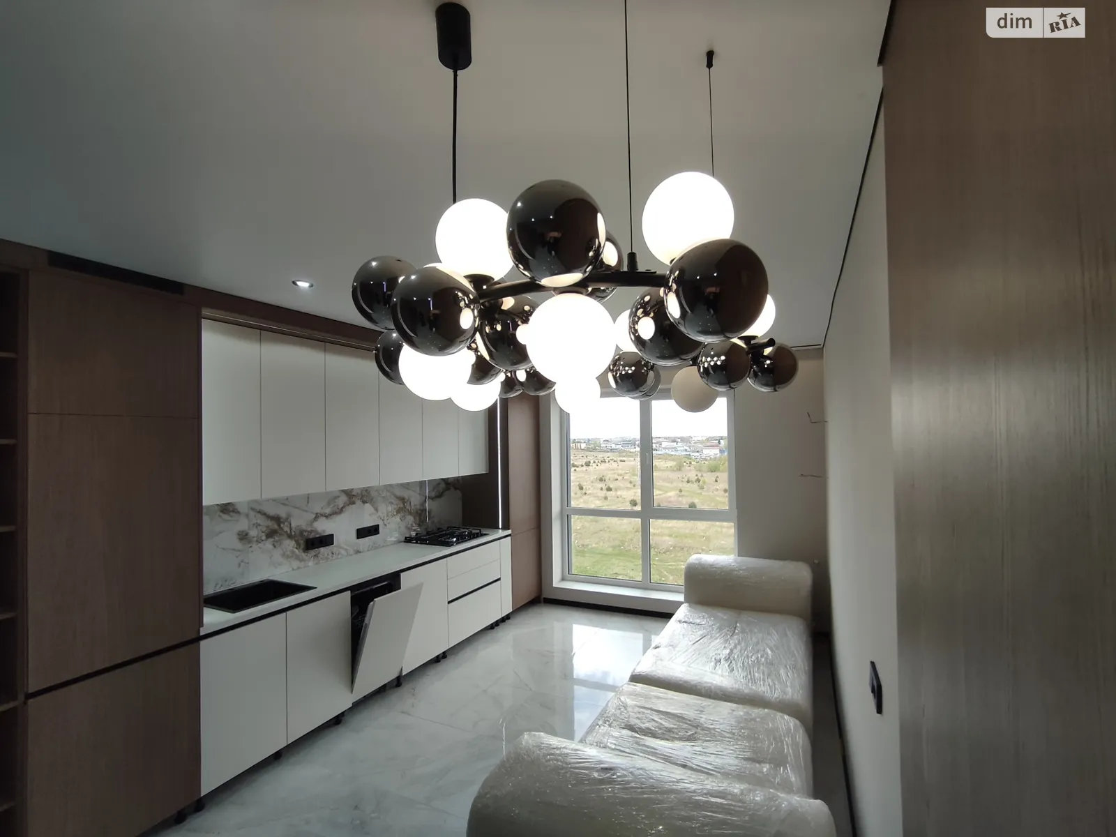 Продается 2-комнатная квартира 65 кв. м в Ровно, ул. Студенческая, 24 - фото 1