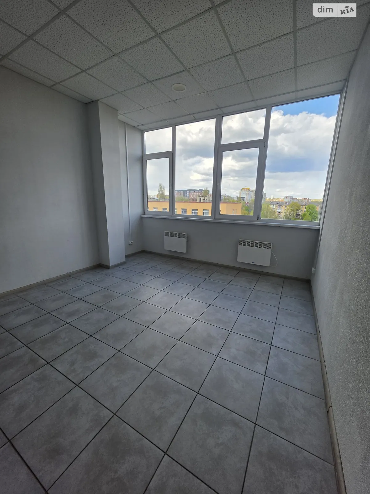 Сдается в аренду офис 19 кв. м в бизнес-центре, цена: 5000 грн - фото 1