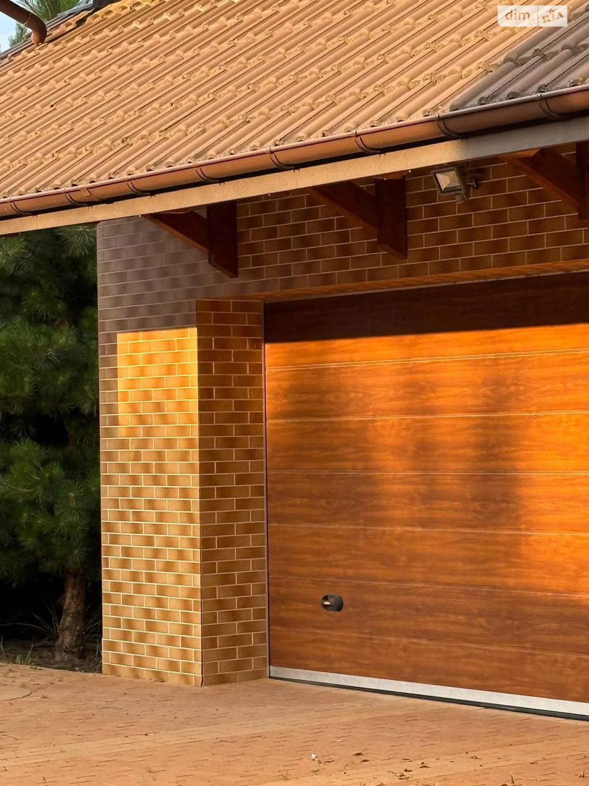 Сдается в аренду дом на 2 этажа 320 кв. м с участком, цена: 2500 $ - фото 1